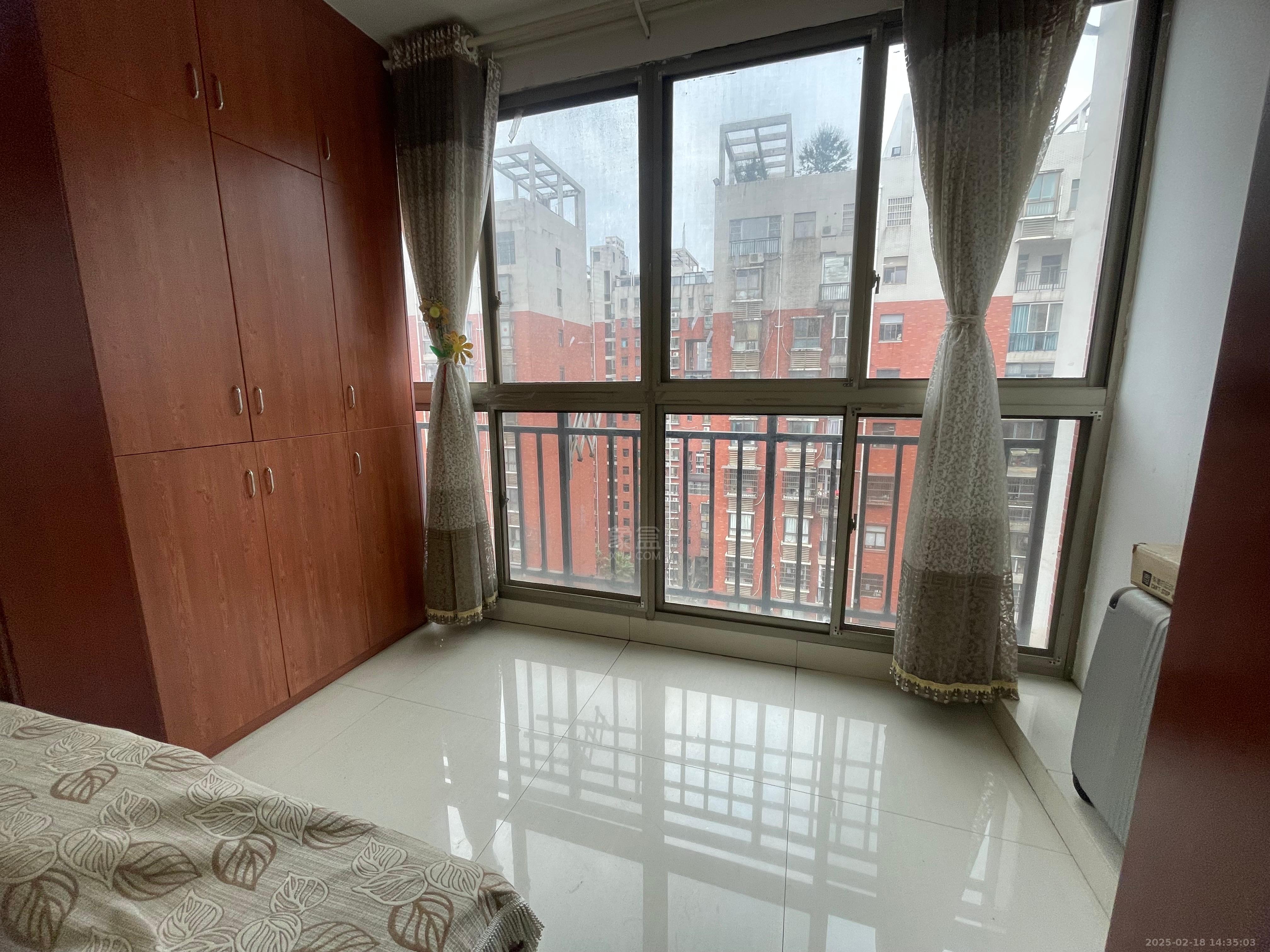 庐山恋 3室2厅2卫 1600.0元/月 庐山恋 3室2厅2卫 1600.0元/月室内图