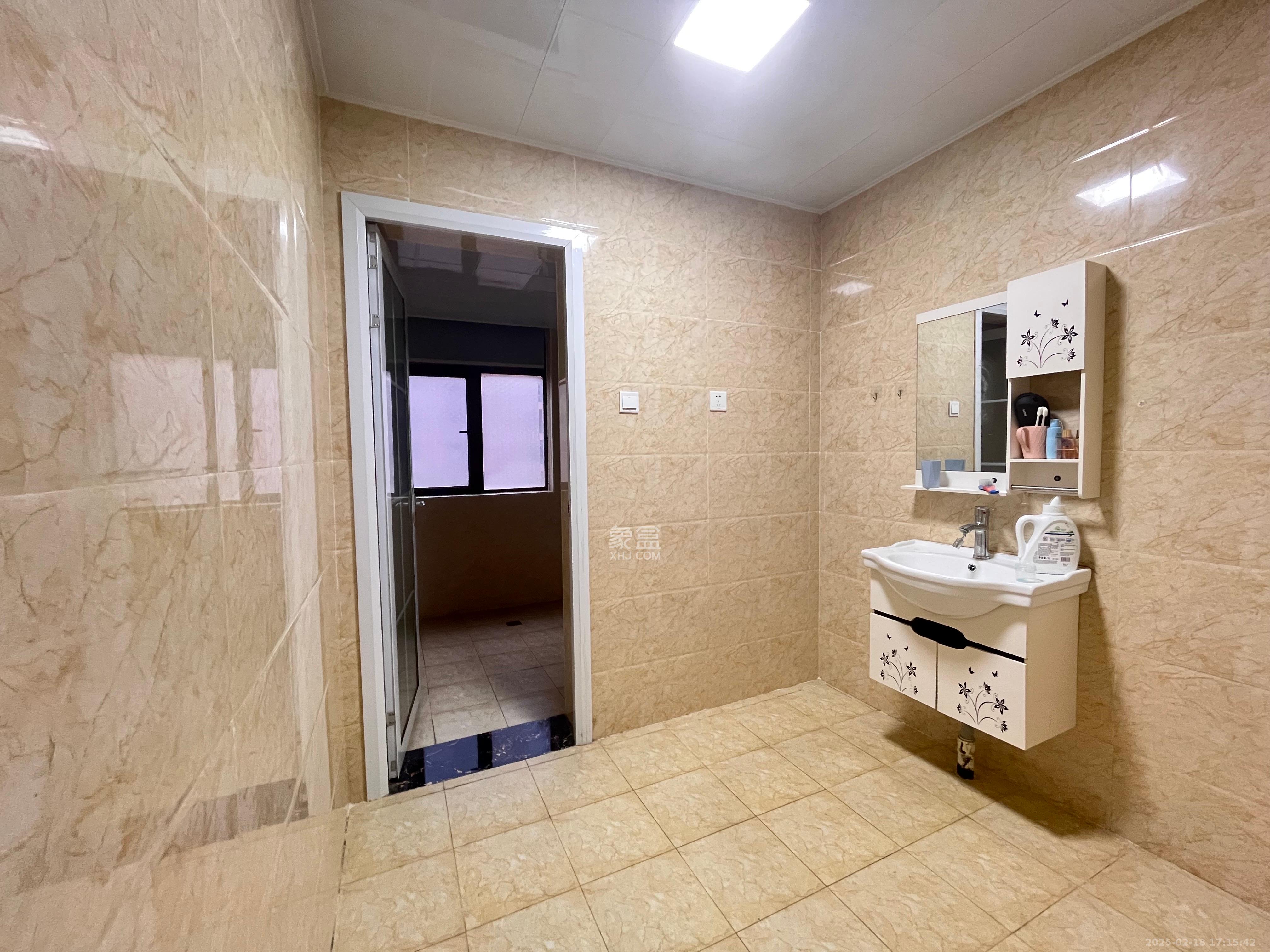 盛隆佳园  4室2厅3卫    3900.0元/月 盛隆佳园  4室2厅3卫    3900.0元/月室内图