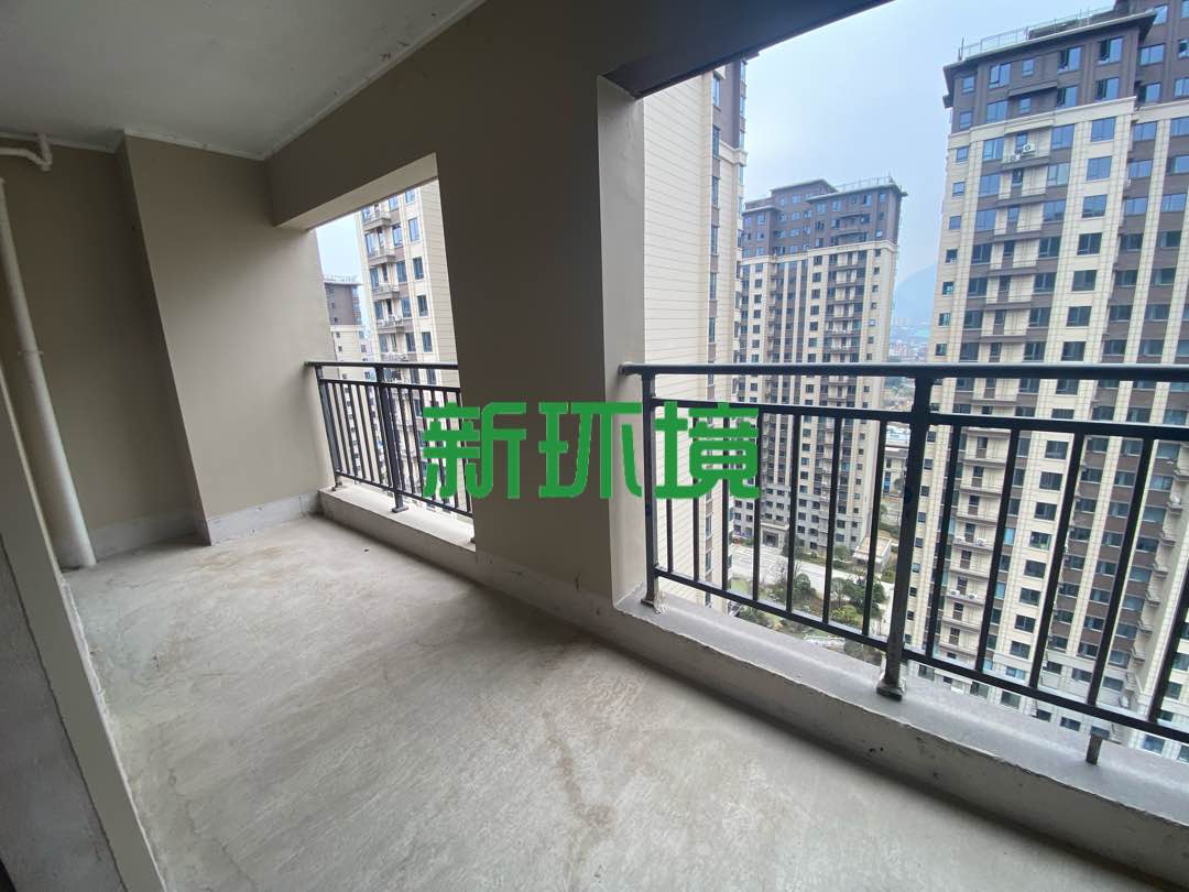 荣盛花语书苑 4室2厅2卫 84.80万 荣盛花语书苑 4室2厅2卫 84.80万客厅