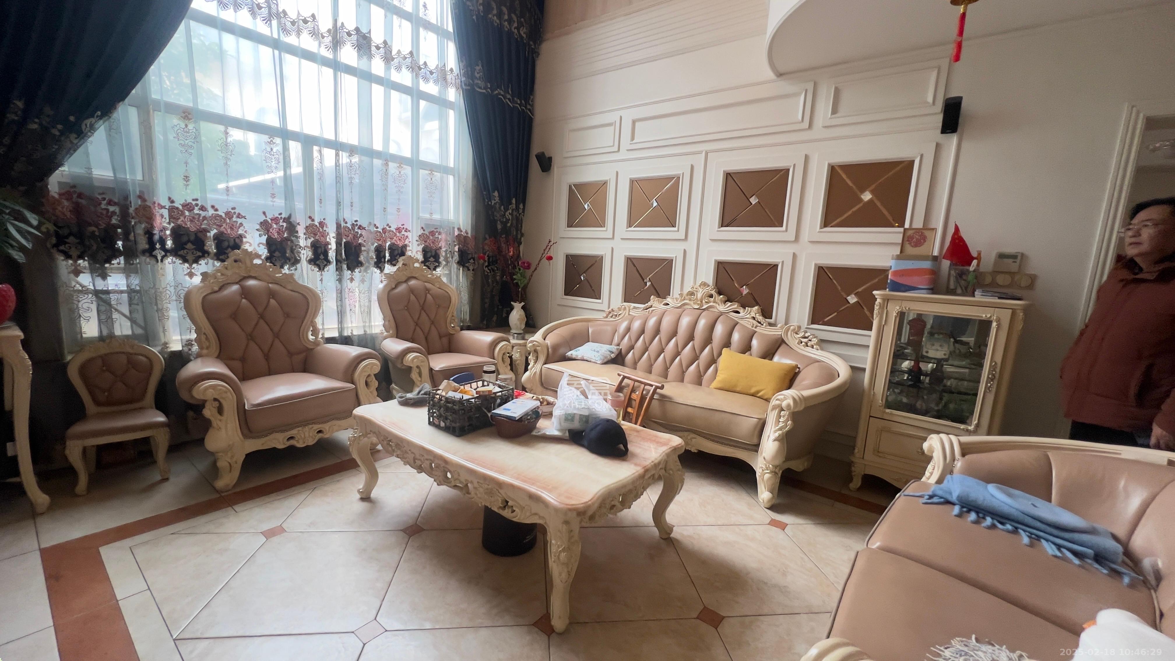 九华富瑶天下 4室2厅1卫 168.0万 九华富瑶天下 4室2厅1卫 168.0万客厅