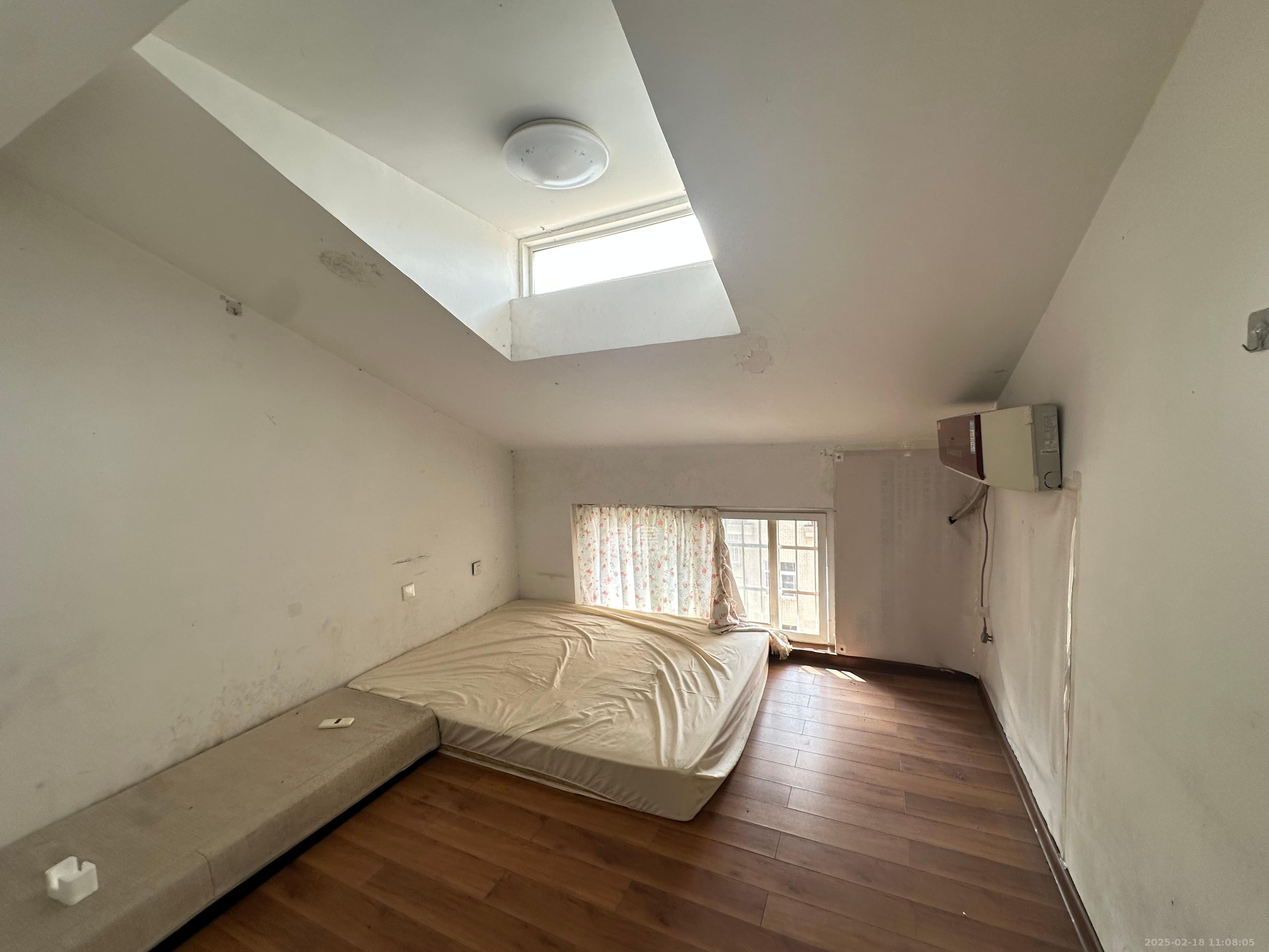 鄱阳小区 5室2厅1卫 1600.0元/月 鄱阳小区 5室2厅1卫 1600.0元/月室内图