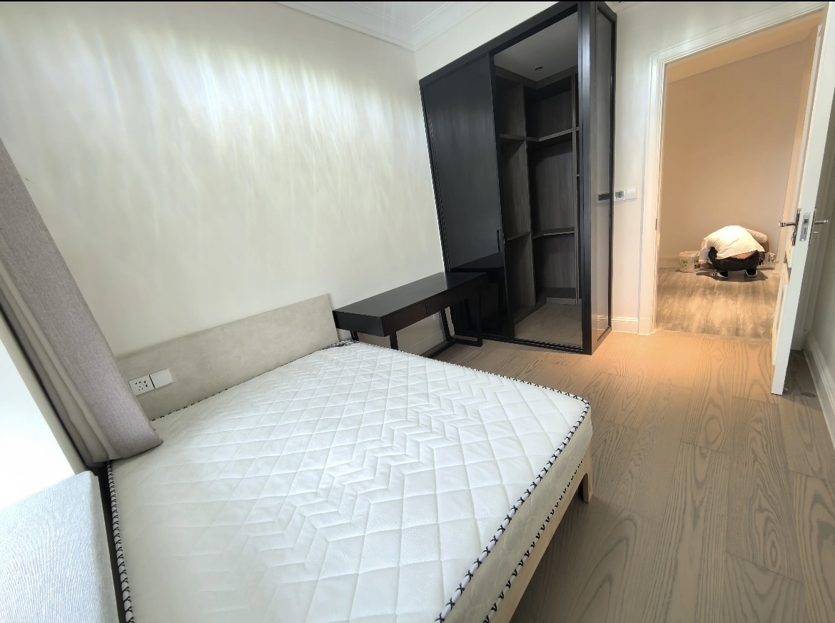 海航豪庭北苑 5室2厅2卫 530.0万 海航豪庭北苑 5室2厅2卫 530.0万客厅