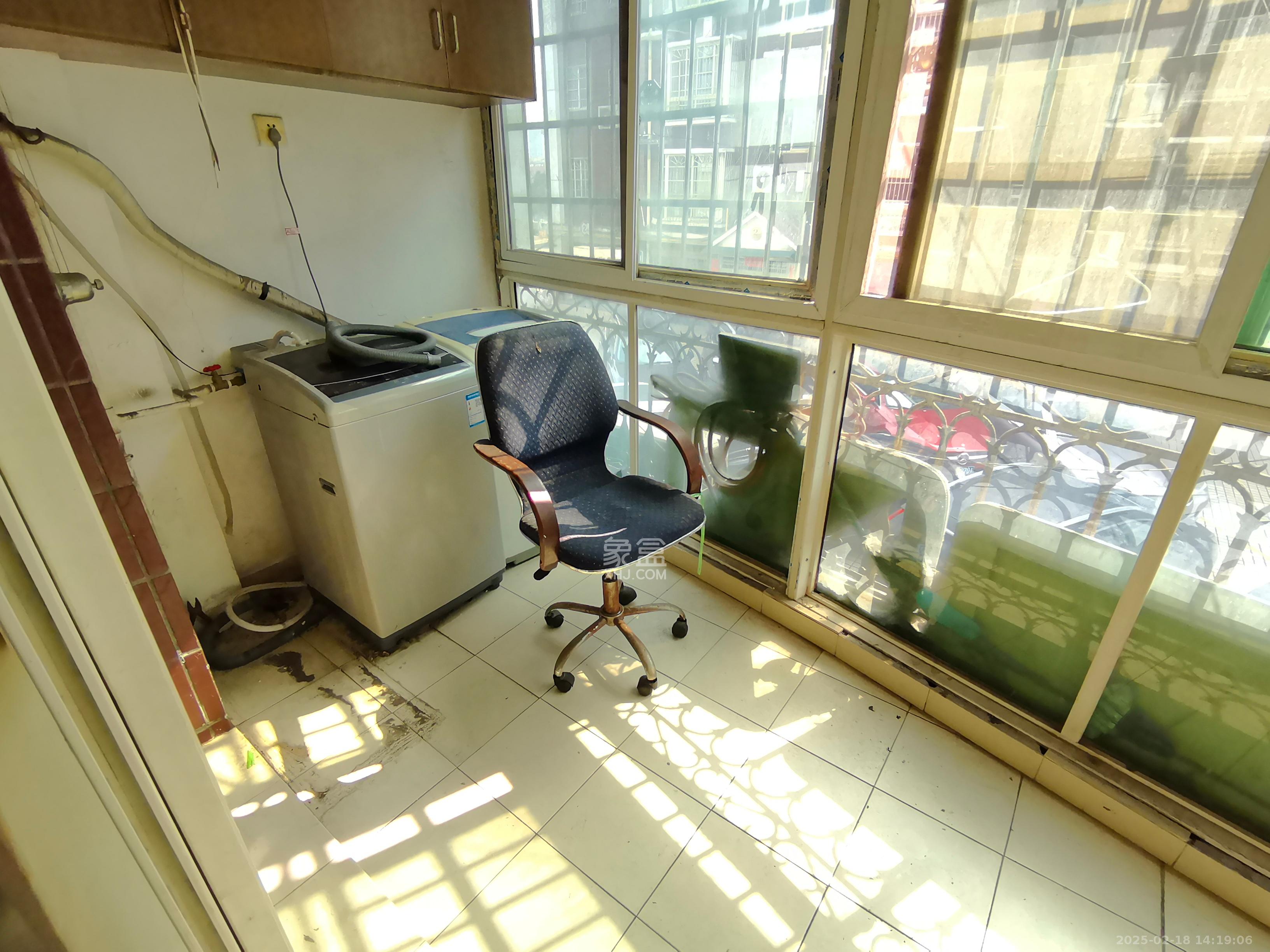 银力家园 3室1厅1卫 2050.0元/月 银力家园 3室1厅1卫 2050.0元/月室内图