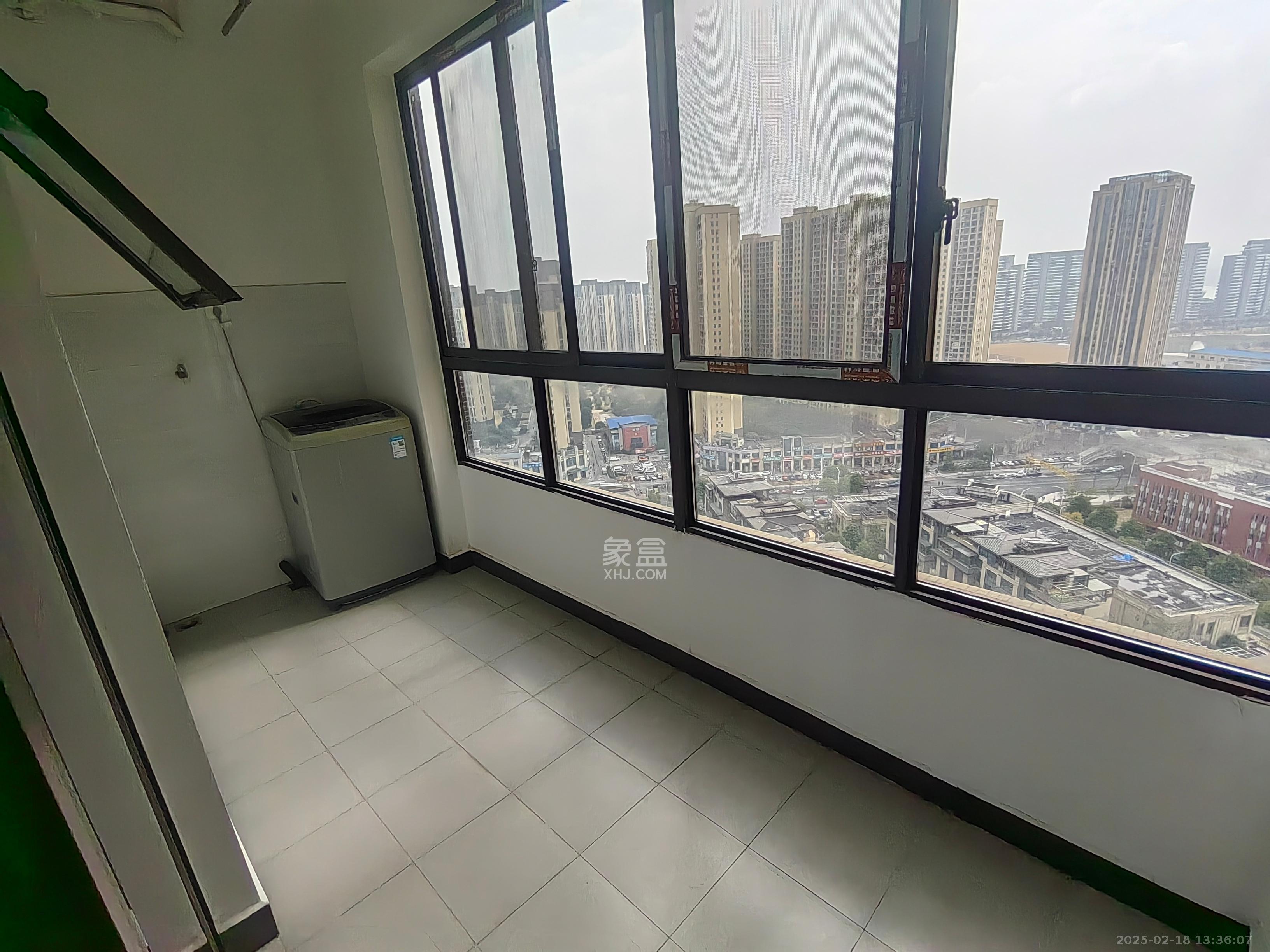 洋湖18克拉(旷远洋湖18克拉) 4室2厅2卫 3380.0元/月 洋湖18克拉(旷远洋湖18克拉) 4室2厅2卫 3380.0元/月室内图