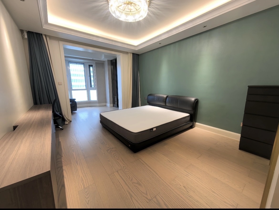 海航豪庭北苑 5室2厅2卫 530.0万 海航豪庭北苑 5室2厅2卫 530.0万客厅