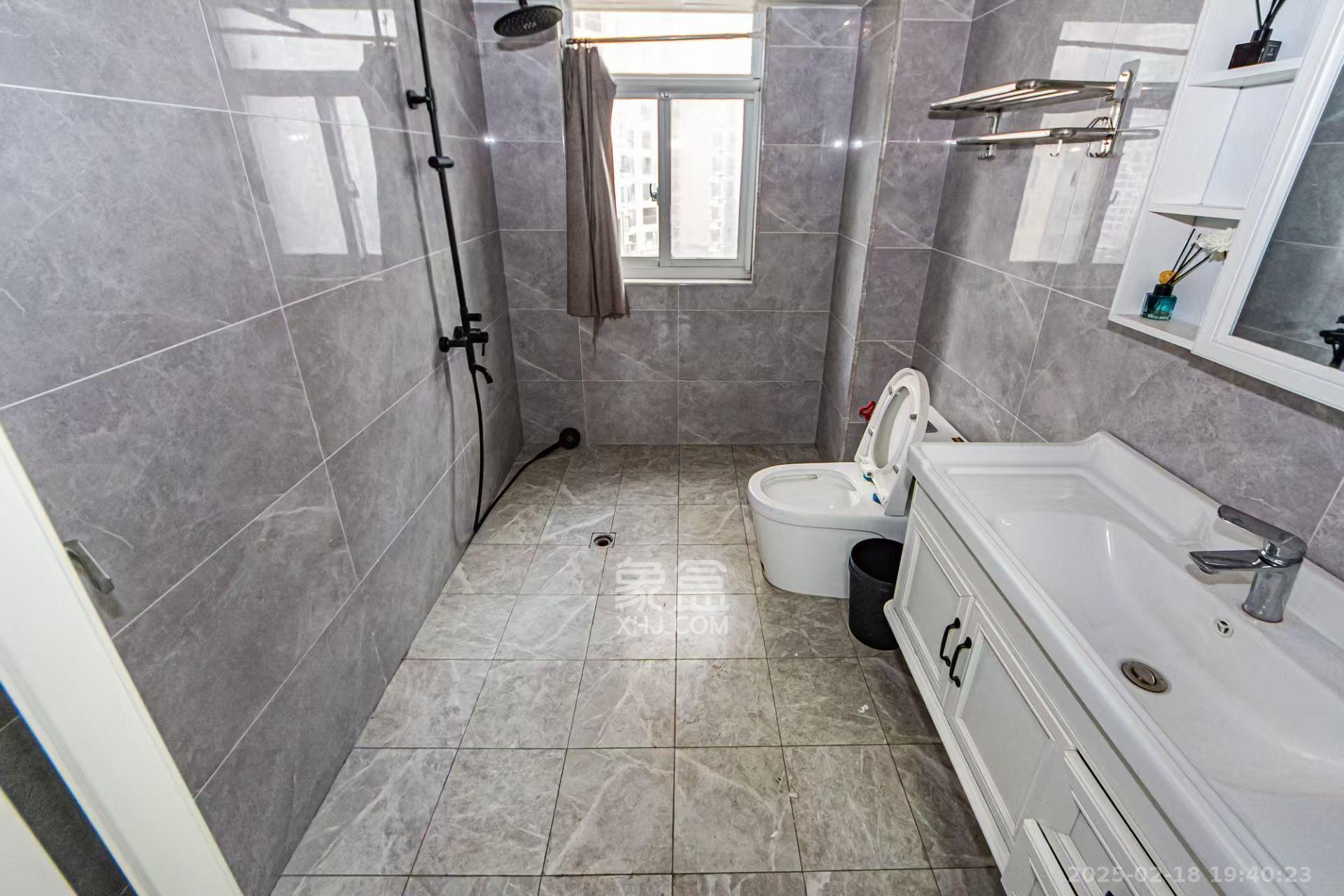 北辰三角洲C2区  4室2厅2卫    5200.0元/月 北辰三角洲C2区  4室2厅2卫    5200.0元/月室内图