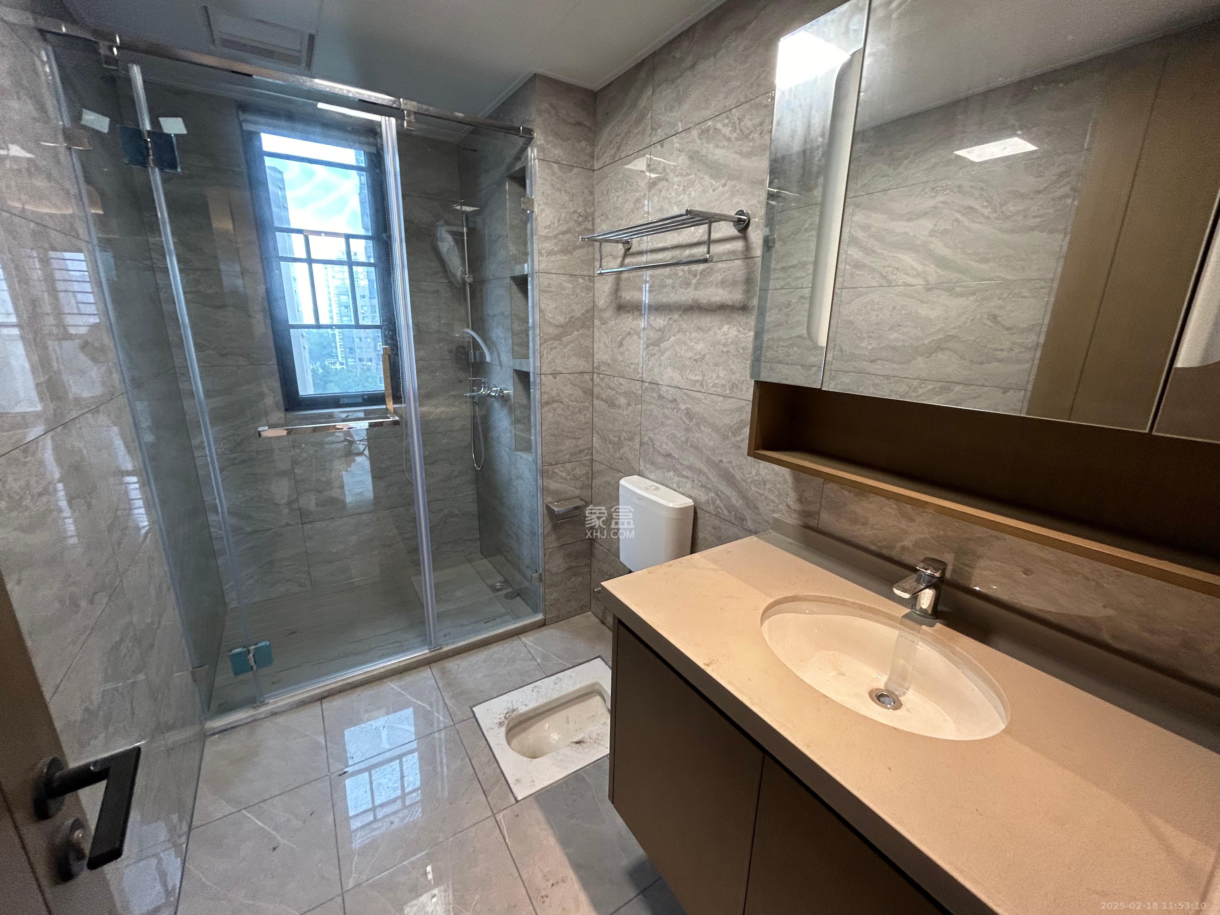 长房悦香山 4室2厅2卫 4000.0元/月 长房悦香山 4室2厅2卫 4000.0元/月室内图