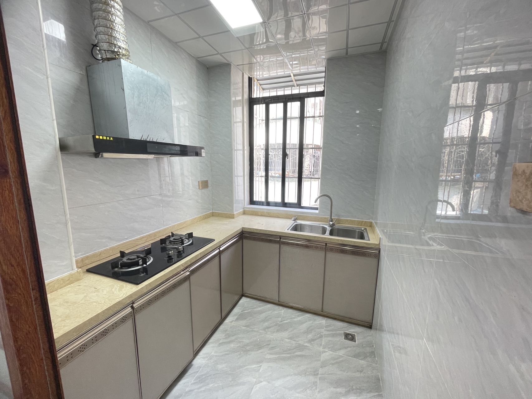 义龙后路10号(铺前糟粕醋) 3室2厅1卫 96.0万 义龙后路10号(铺前糟粕醋) 3室2厅1卫 96.0万客厅