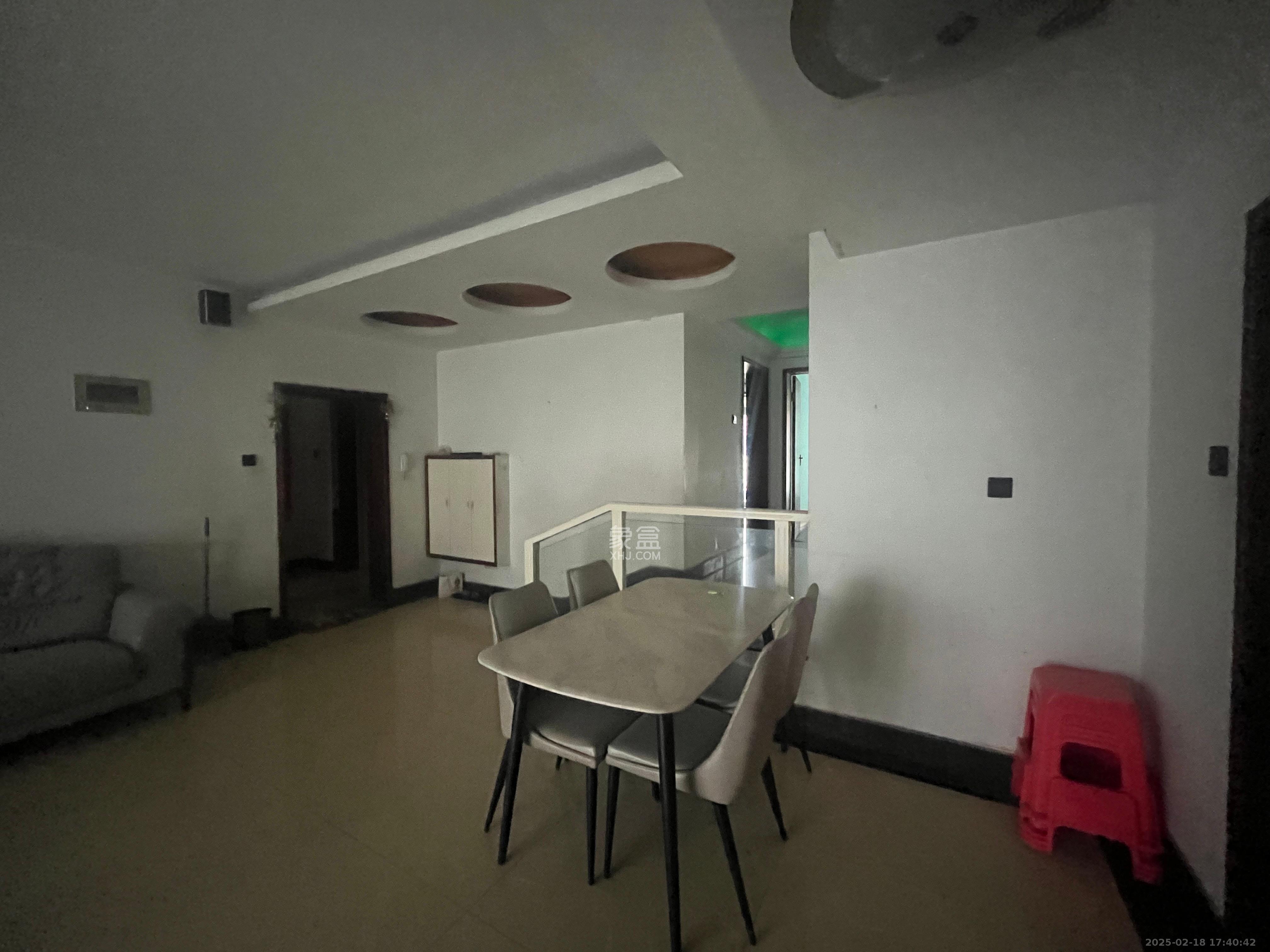 星语林名园 3室2厅2卫 2500.0元/月 星语林名园 3室2厅2卫 2500.0元/月室内图