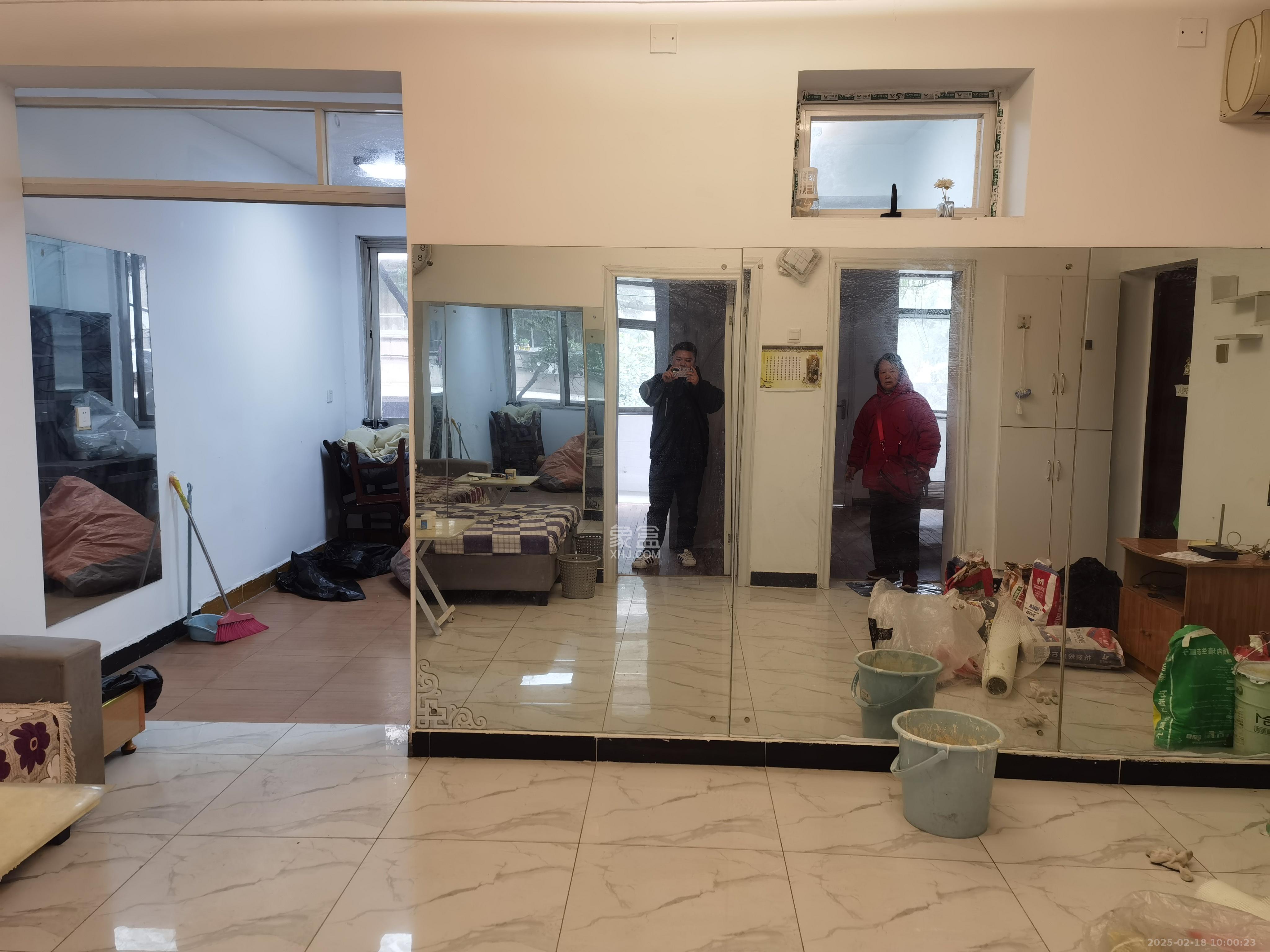 女子监狱单位宿舍  2室1厅1卫    1600.0元/月 女子监狱单位宿舍  2室1厅1卫    1600.0元/月