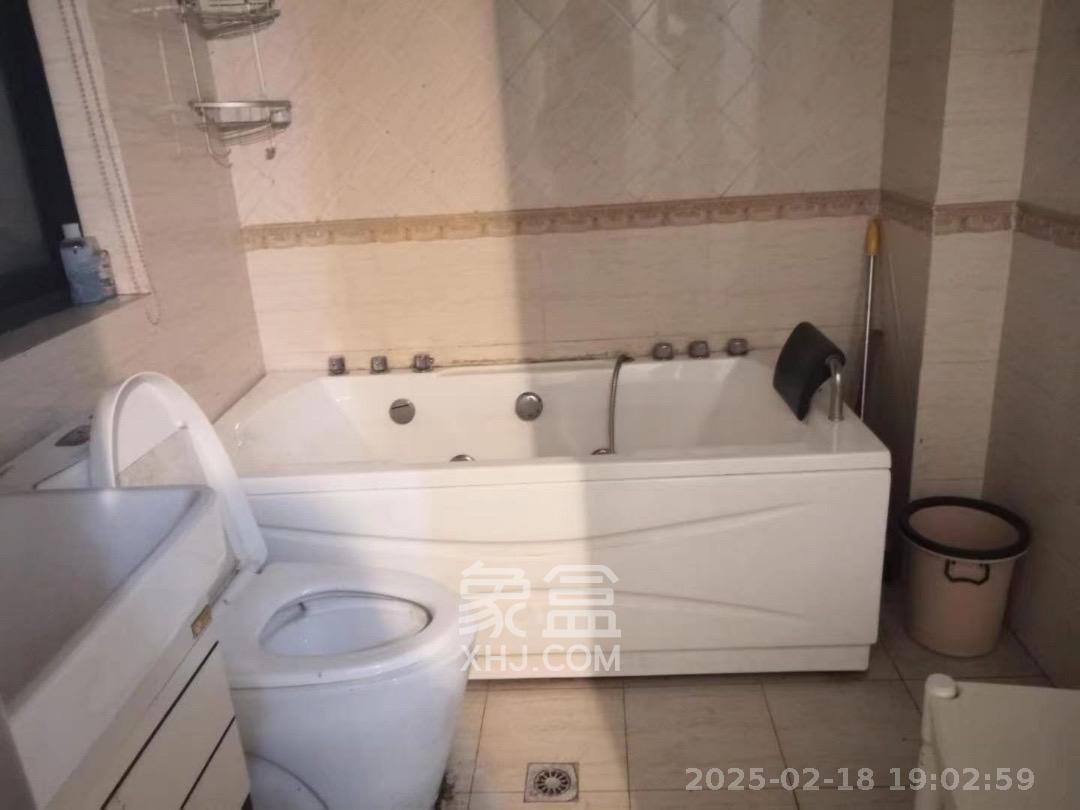 世纪桃花苑  4室2厅2卫   3200.00元/月室内图