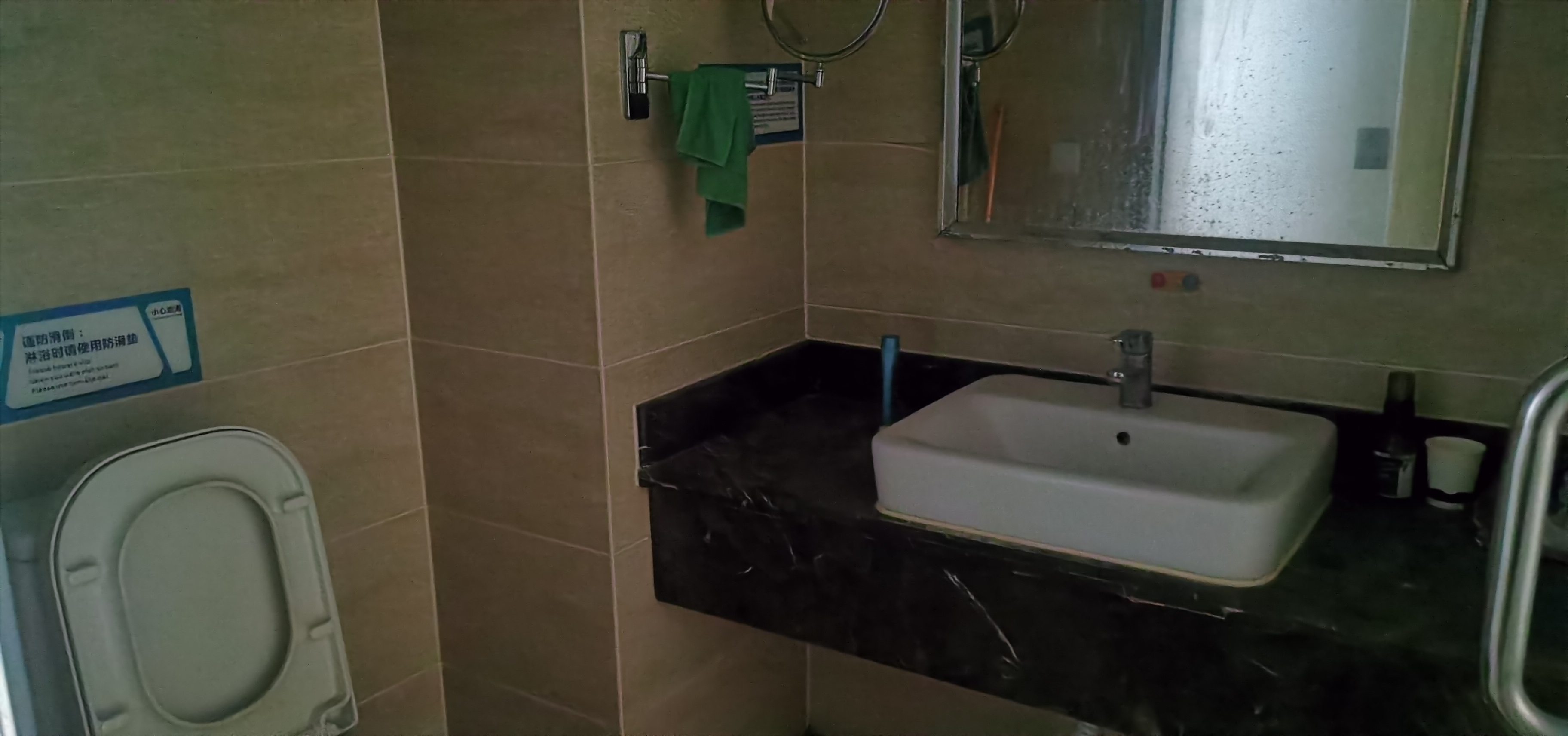 财智公馆大厦(瑞士国际酒店) 1室1厅1卫 17.8万 财智公馆大厦(瑞士国际酒店) 1室1厅1卫 17.8万客厅