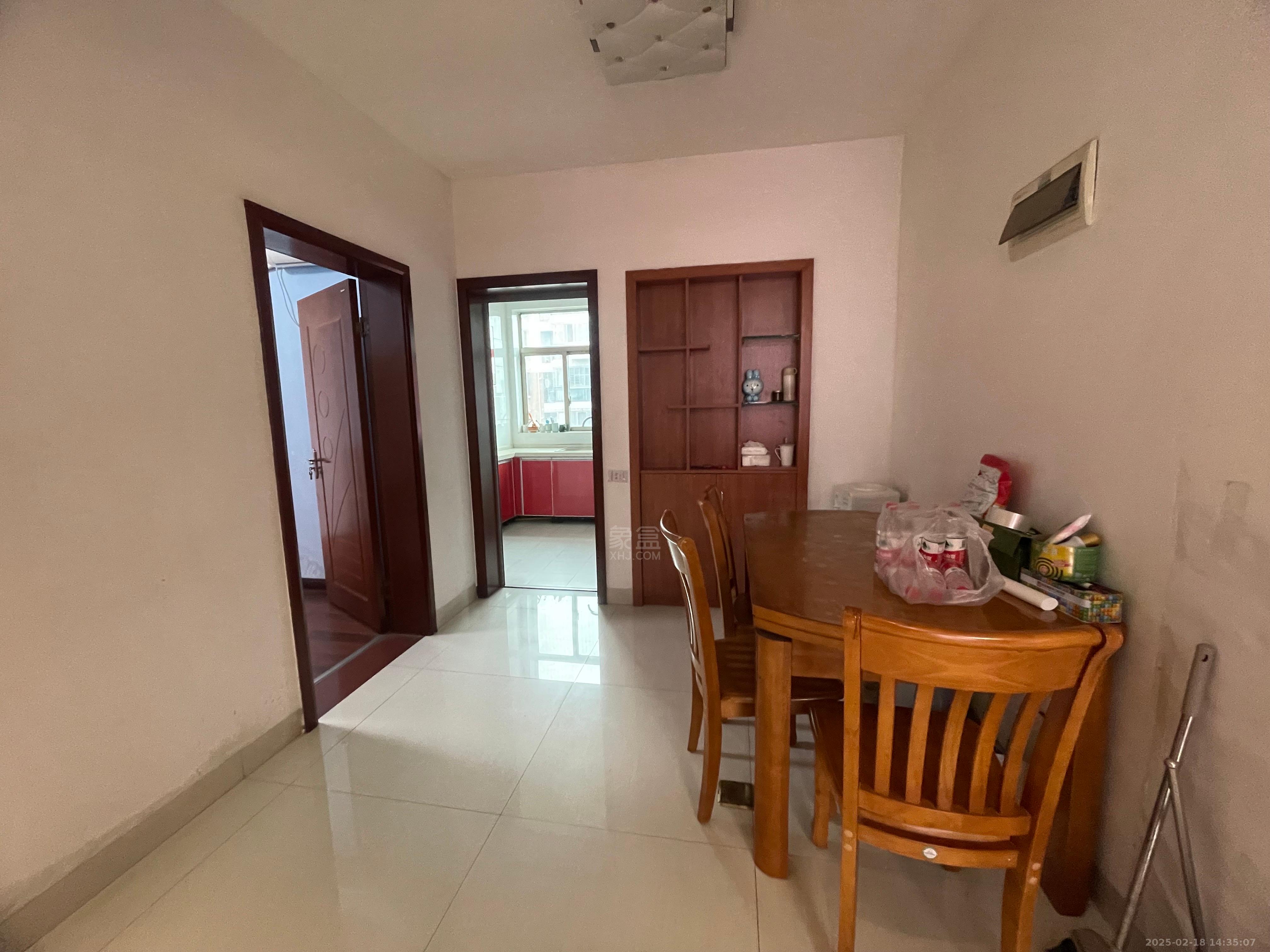 庐山恋 3室2厅2卫 1600.0元/月 庐山恋 3室2厅2卫 1600.0元/月室内图