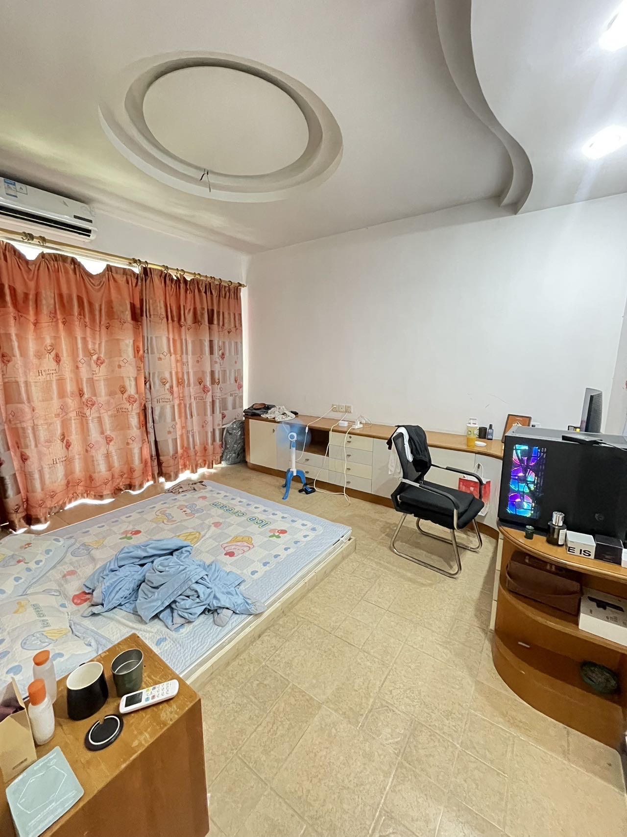 名门广场南区(一期) 3室2厅1卫 170.0万 名门广场南区(一期) 3室2厅1卫 170.0万客厅