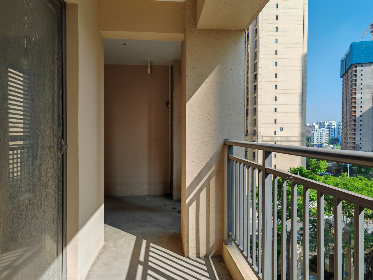 海航豪庭南苑 3室2厅2卫 295.0万 海航豪庭南苑 3室2厅2卫 295.0万客厅