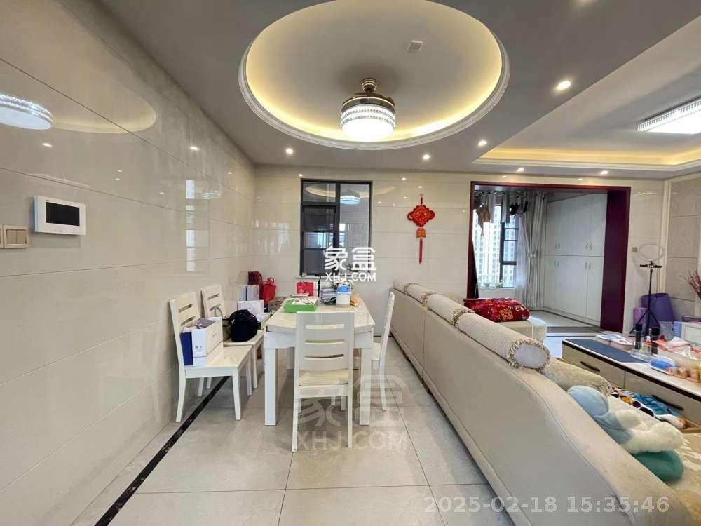 中泰财富湘江 3室2厅2卫 2300.0元/月 中泰财富湘江 3室2厅2卫 2300.0元/月室内图