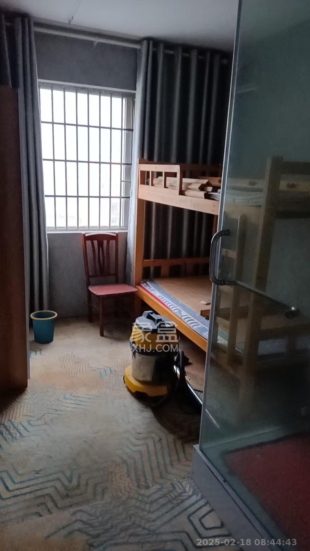 一品嘉庭  5室2厅1卫    2500.0元/月 一品嘉庭  5室2厅1卫    2500.0元/月室内图