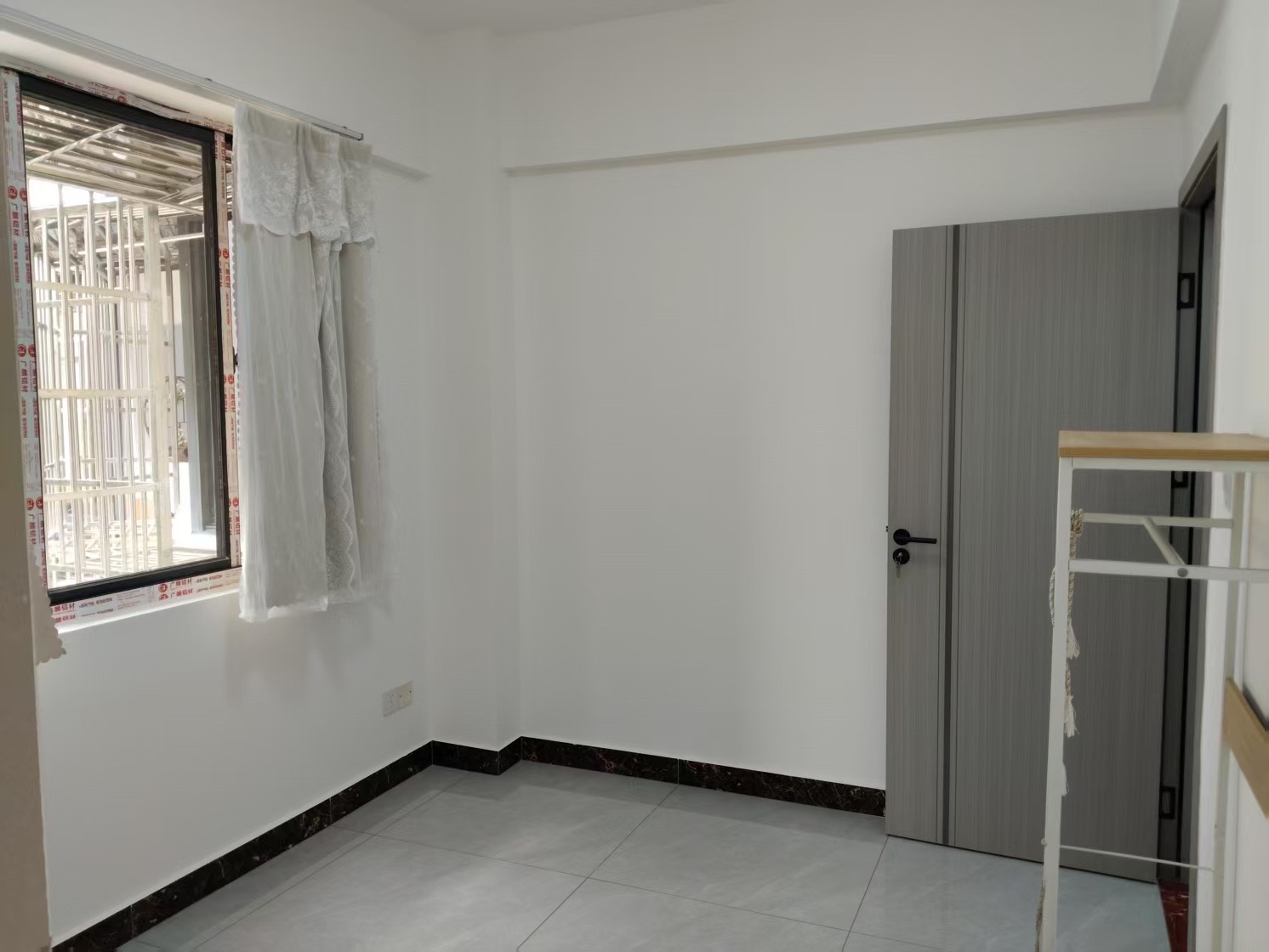 南玻公寓 3室2厅2卫 115.0万 南玻公寓 3室2厅2卫 115.0万客厅