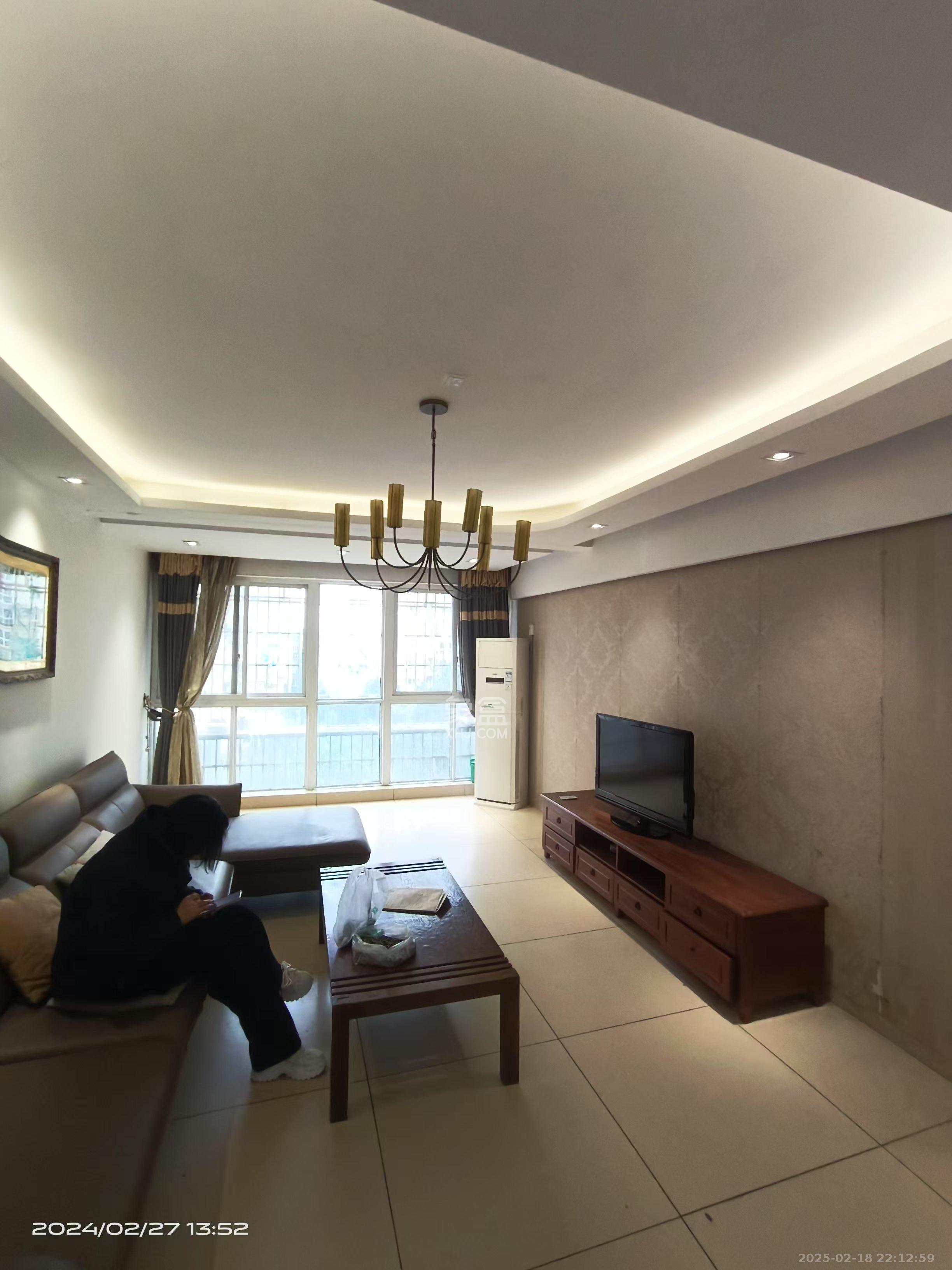 鑫天山城明珠  2室2厅1卫    1500.0元/月室内图1