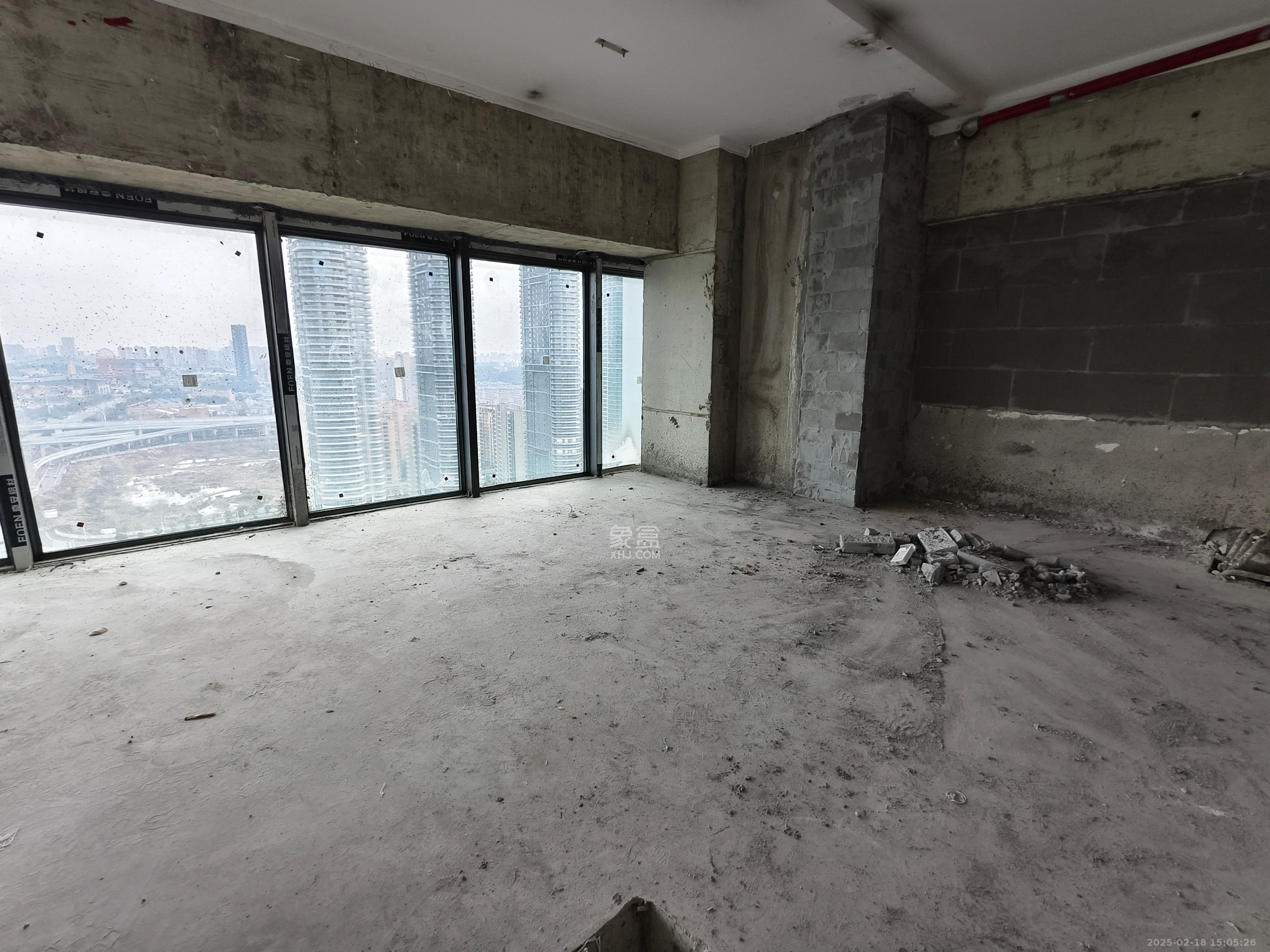 绿地V岛  1室0厅0卫   1200.00元/月室内图