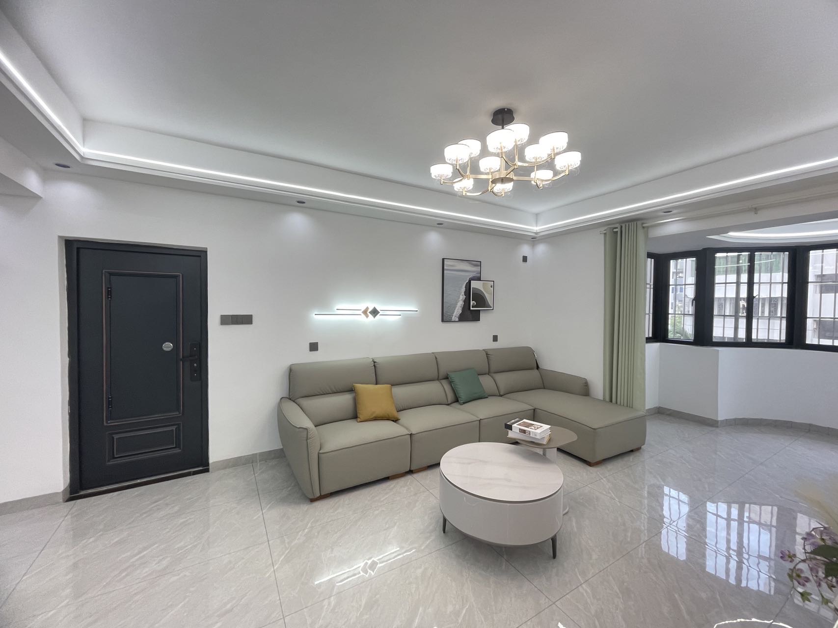 金融花园 3室2厅2卫 135.0万 金融花园 3室2厅2卫 135.0万客厅