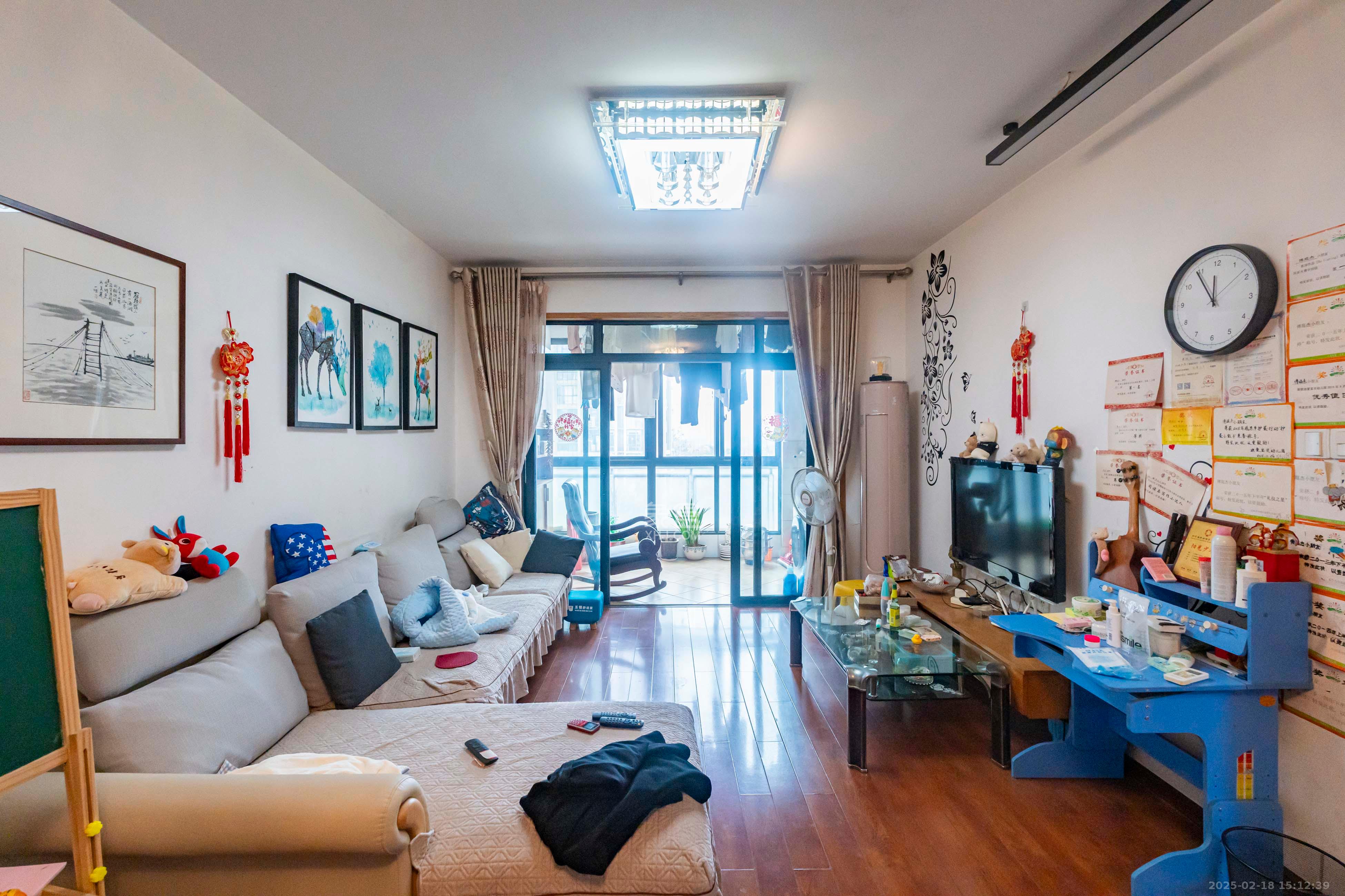 藏珑湖上国际花园 1室2厅1卫 2800.0元/月 藏珑湖上国际花园 1室2厅1卫 2800.0元/月室内图