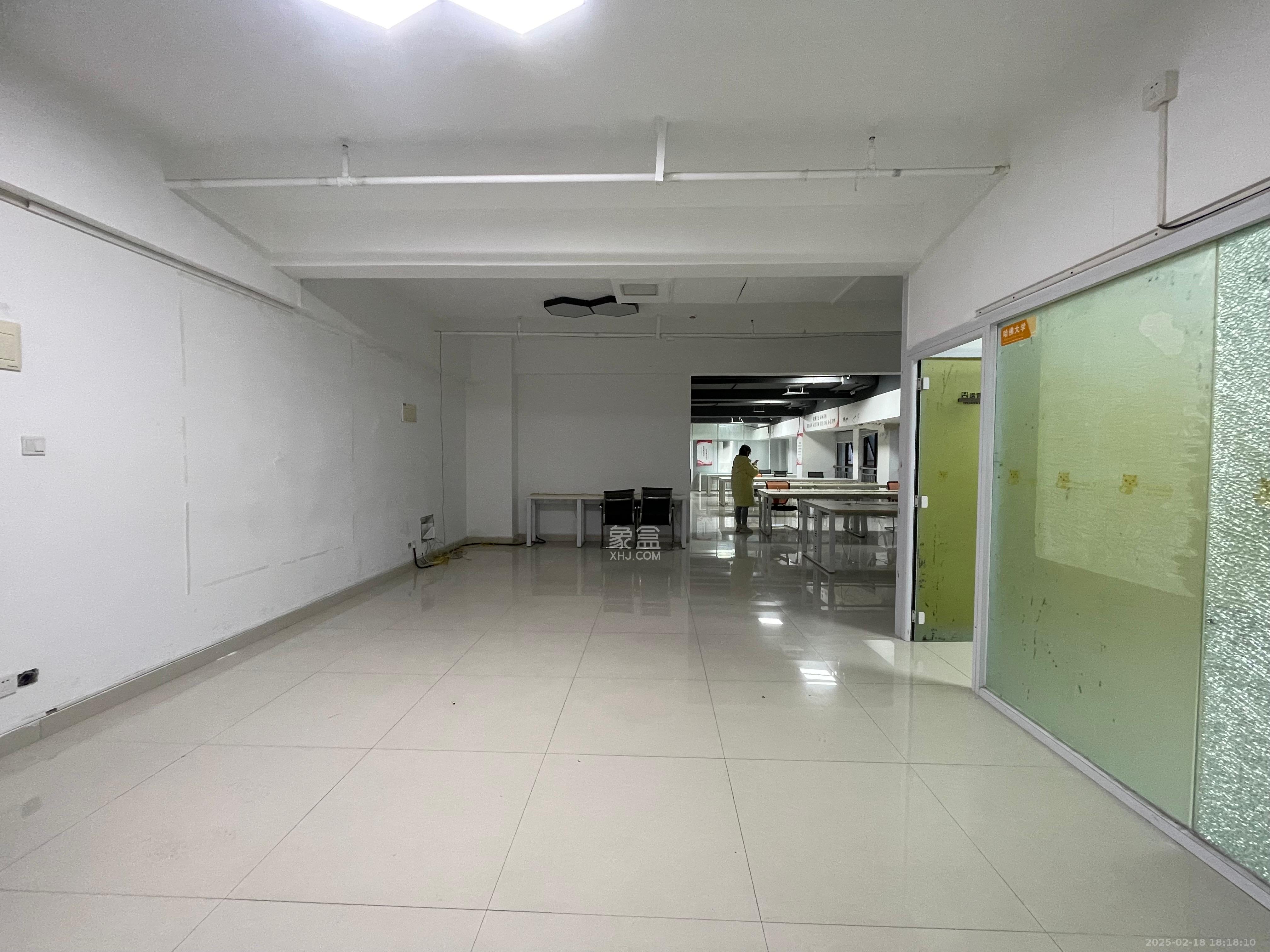 达美D6区   350.0㎡      20000.0元/月室内图