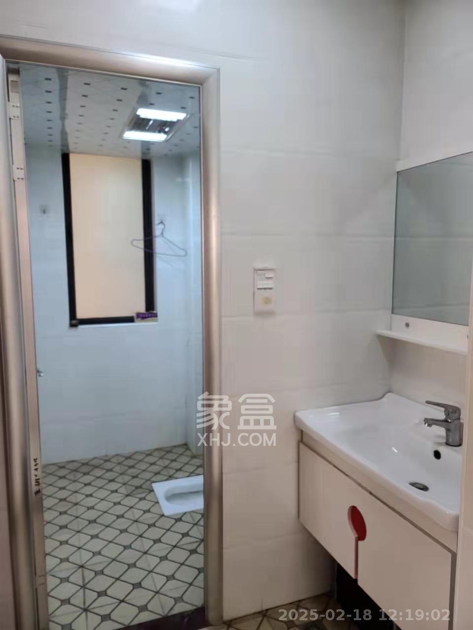 麓谷星辰  3室2厅1卫   2400.00元/月室内图