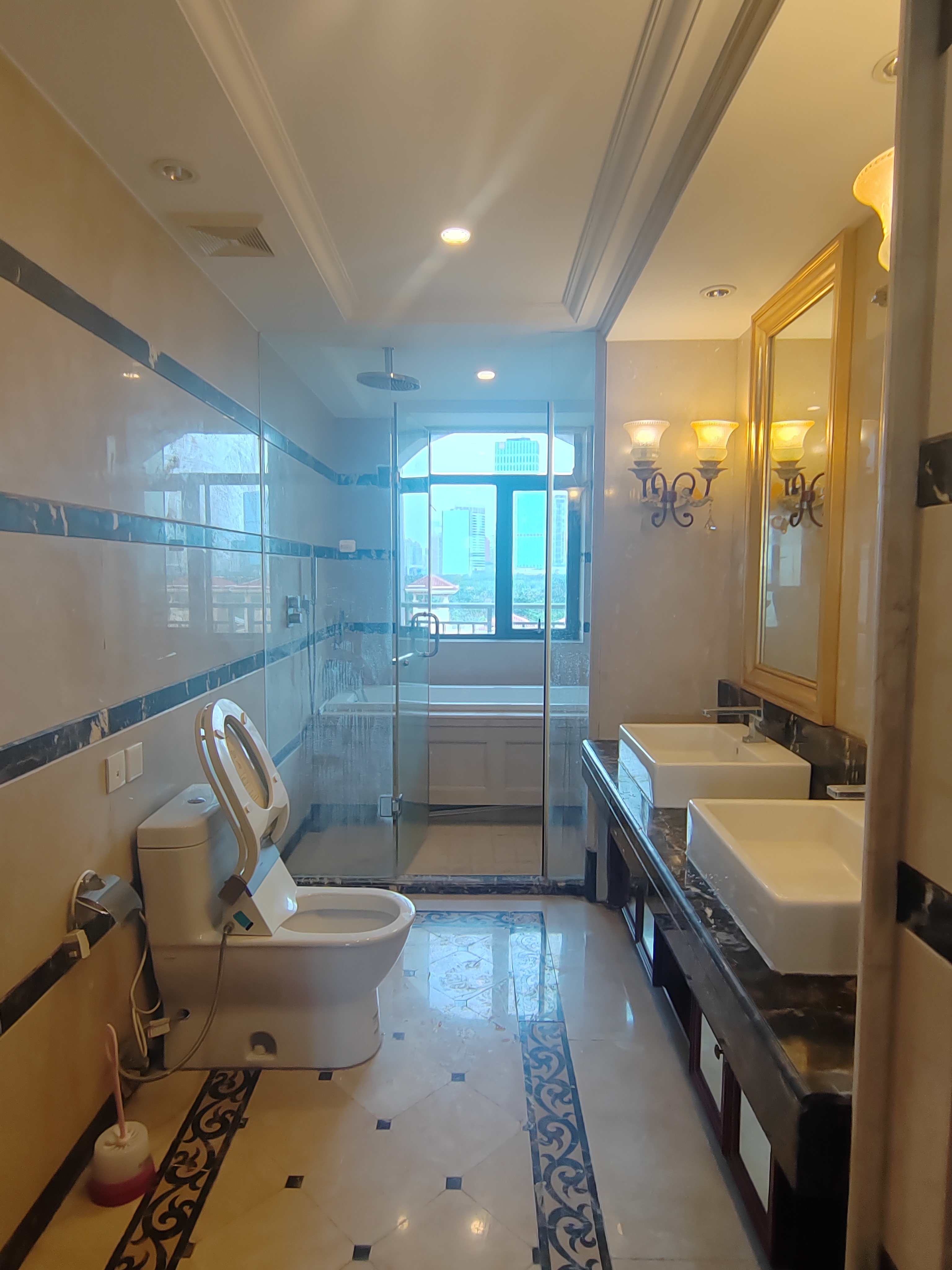 海口湾1号 4室2厅1卫 650.0万 海口湾1号 4室2厅1卫 650.0万客厅