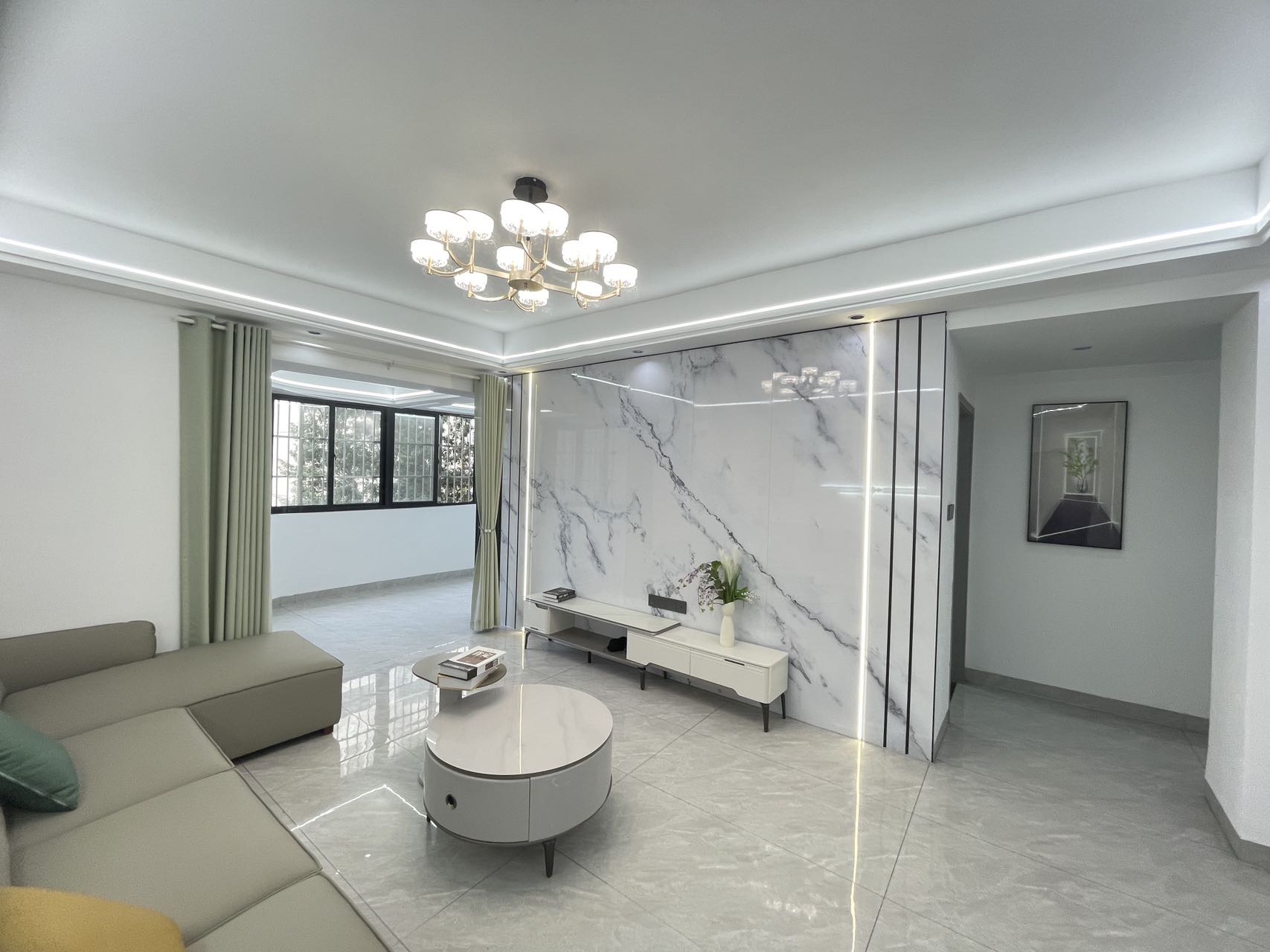 金融花园 3室2厅2卫 135.0万 金融花园 3室2厅2卫 135.0万客厅