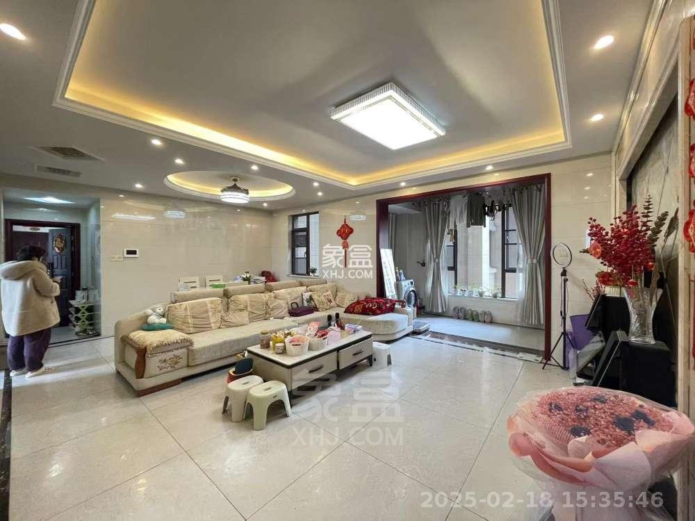 中泰财富湘江 3室2厅2卫 2300.0元/月 中泰财富湘江 3室2厅2卫 2300.0元/月室内图