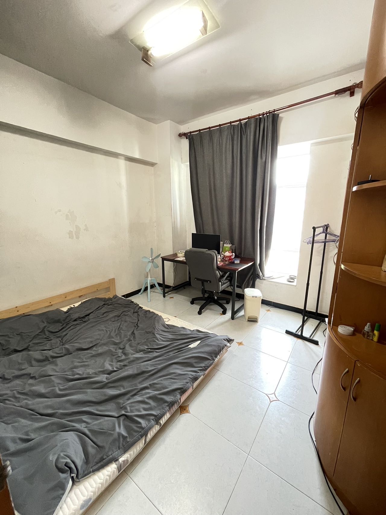 名门广场南区(一期) 3室2厅1卫 170.0万 名门广场南区(一期) 3室2厅1卫 170.0万客厅