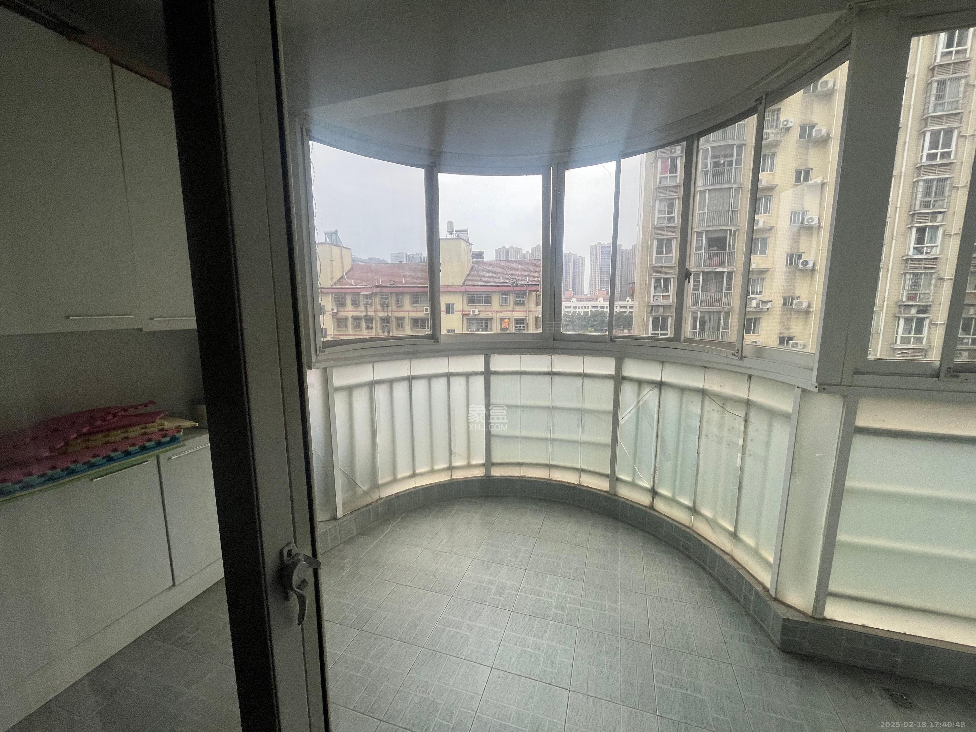 星语林名园 3室2厅2卫 2500.0元/月 星语林名园 3室2厅2卫 2500.0元/月室内图