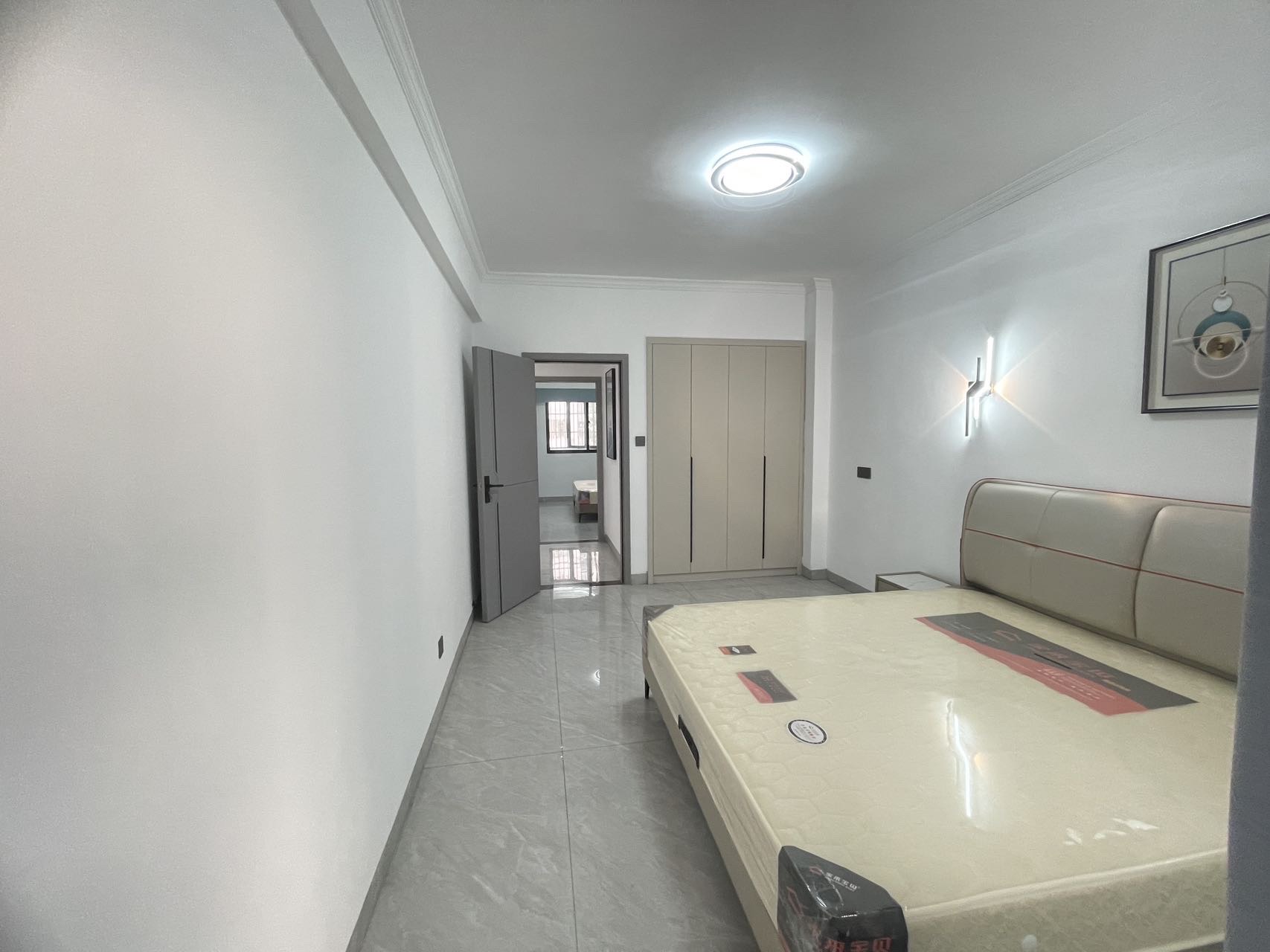 金融花园 3室2厅2卫 135.0万 金融花园 3室2厅2卫 135.0万客厅