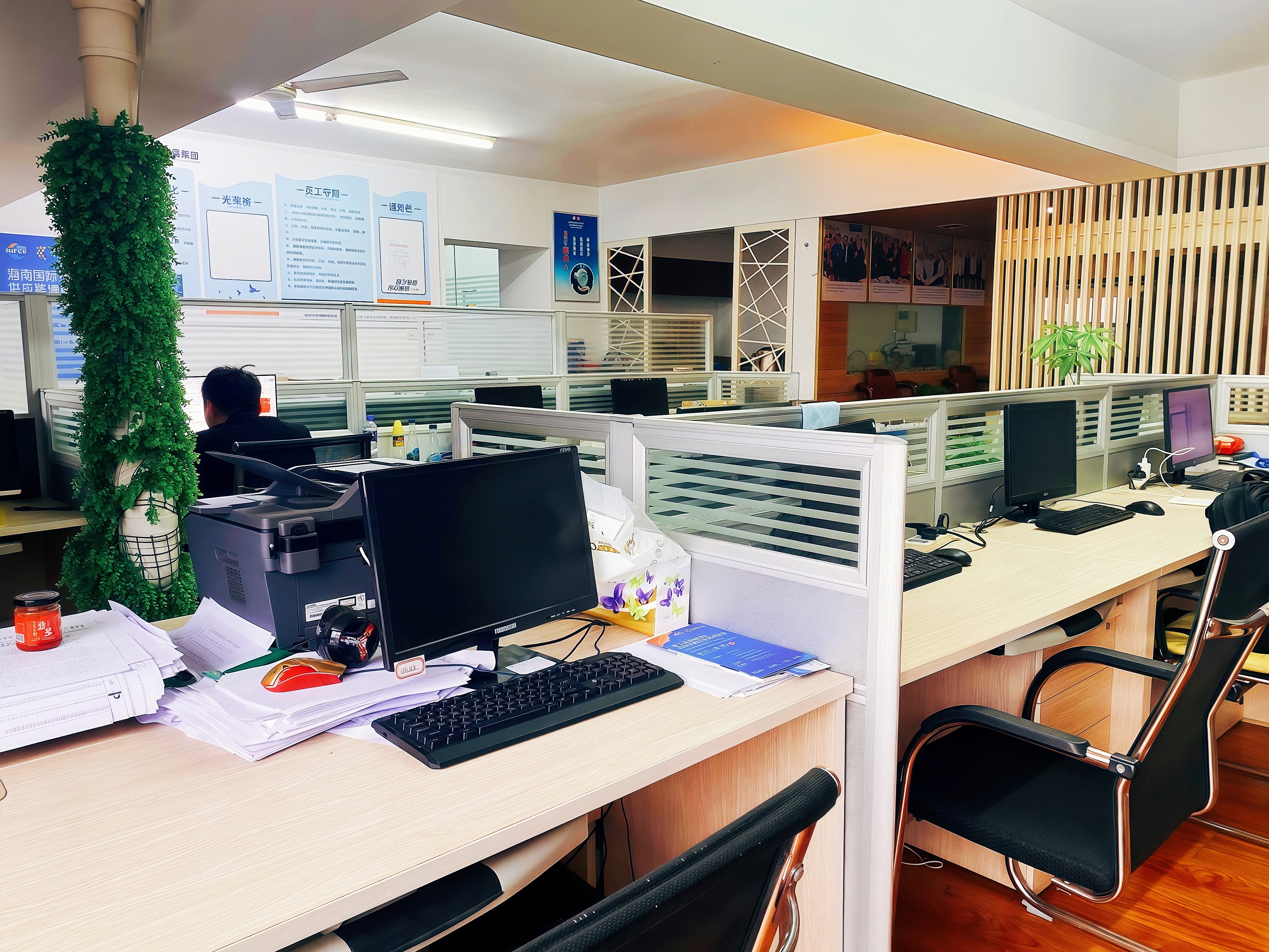 名门广场北区(二期) 3室2厅1卫 11000.0元/月 名门广场北区(二期) 3室2厅1卫 11000.0元/月室内图