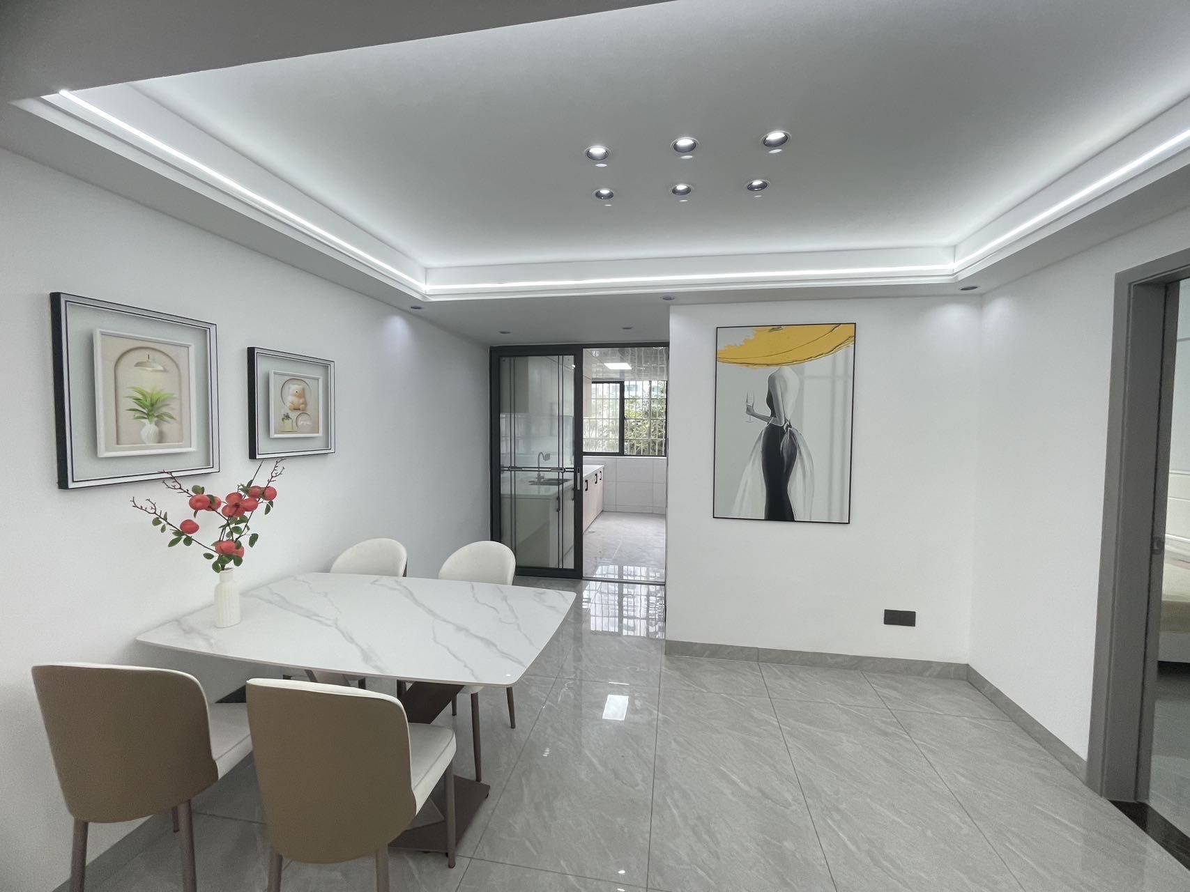 金融花园 3室2厅2卫 135.0万 金融花园 3室2厅2卫 135.0万客厅