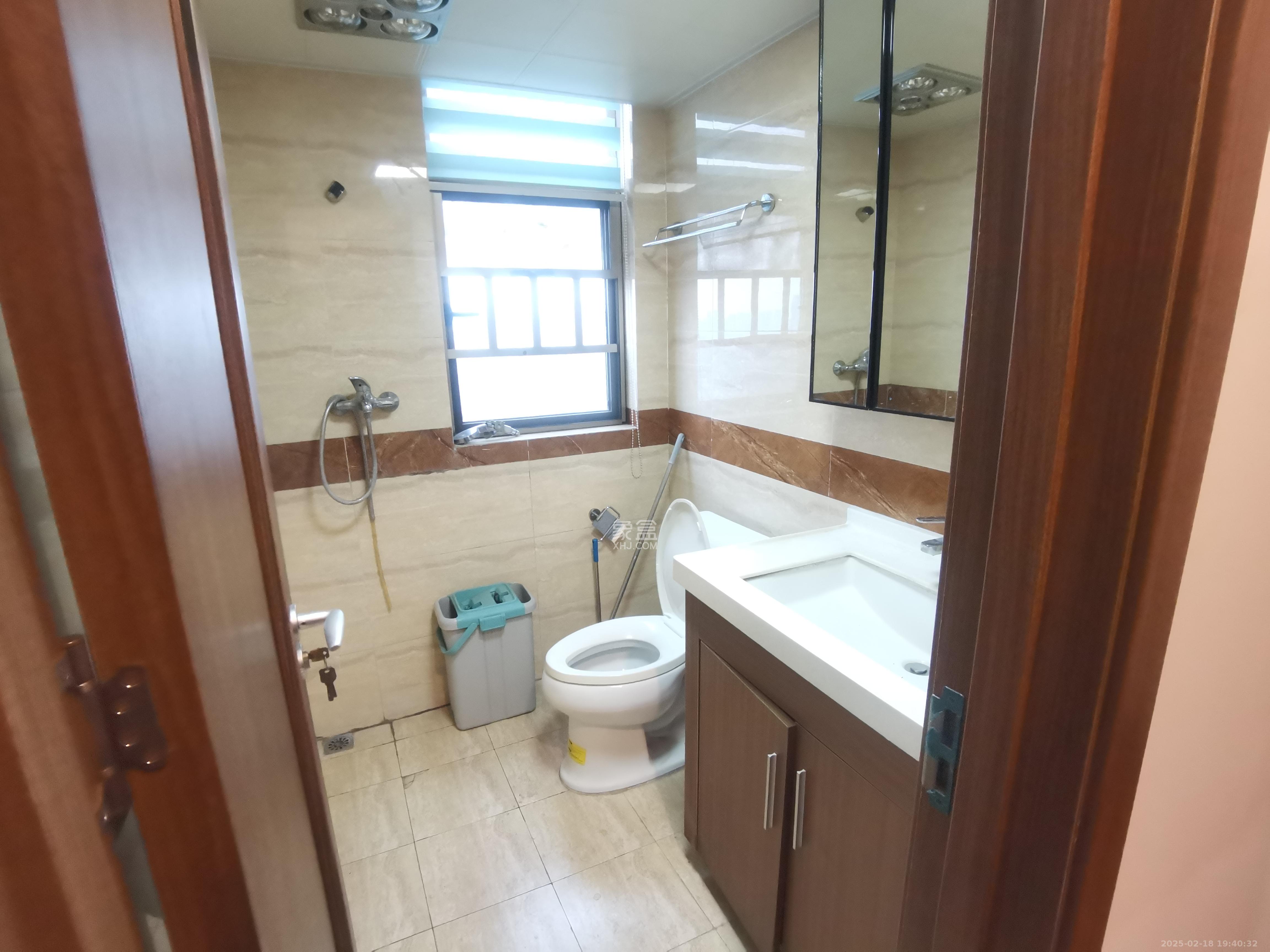江山帝景哈佛  3室2厅2卫   2400.00元/月室内图