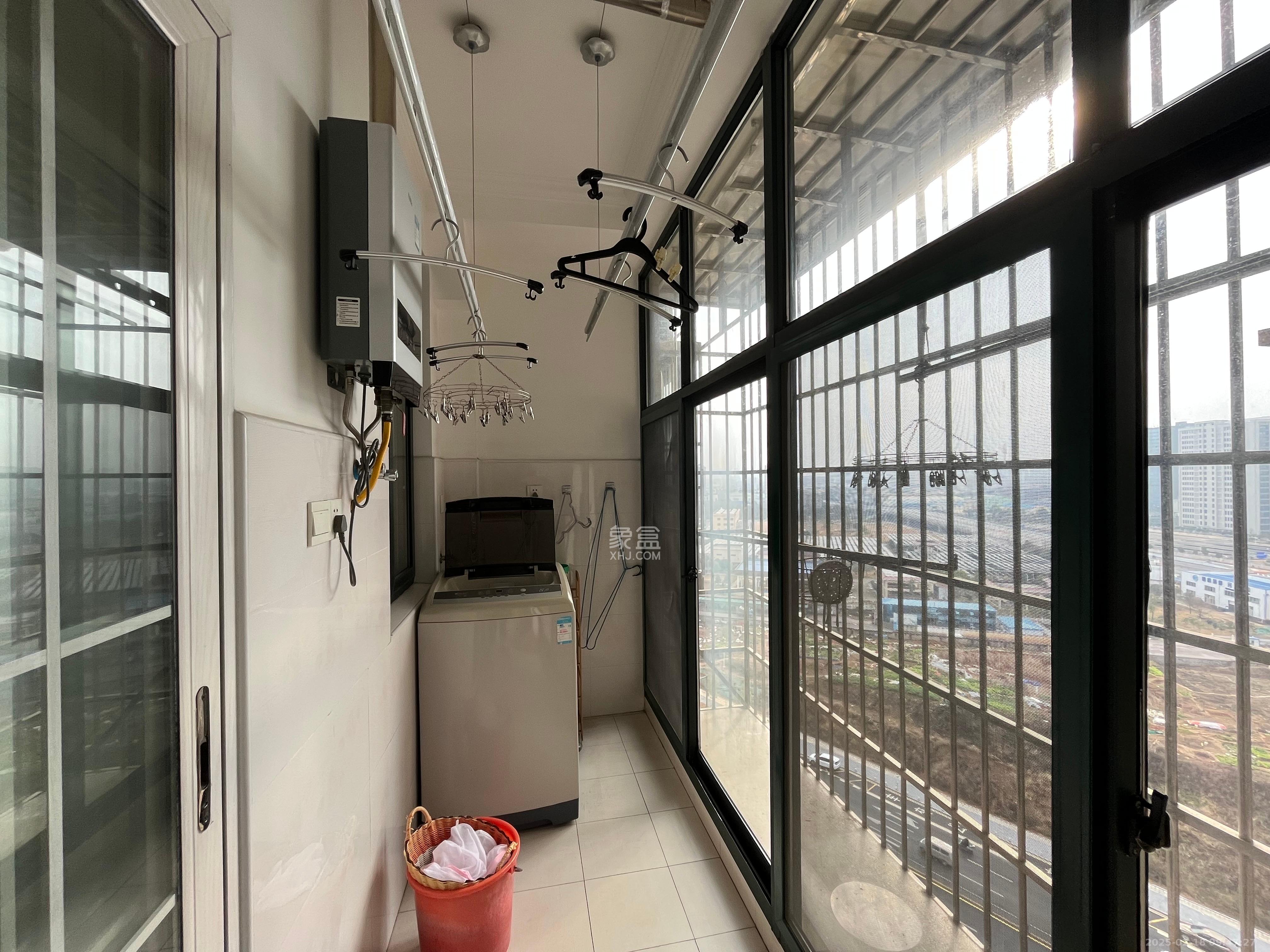 银盘鑫城  3室2厅2卫    2200.0元/月 银盘鑫城  3室2厅2卫    2200.0元/月室内图