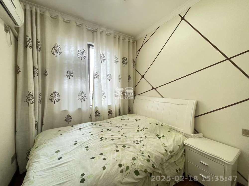 中泰财富湘江 3室2厅2卫 2300.0元/月 中泰财富湘江 3室2厅2卫 2300.0元/月室内图