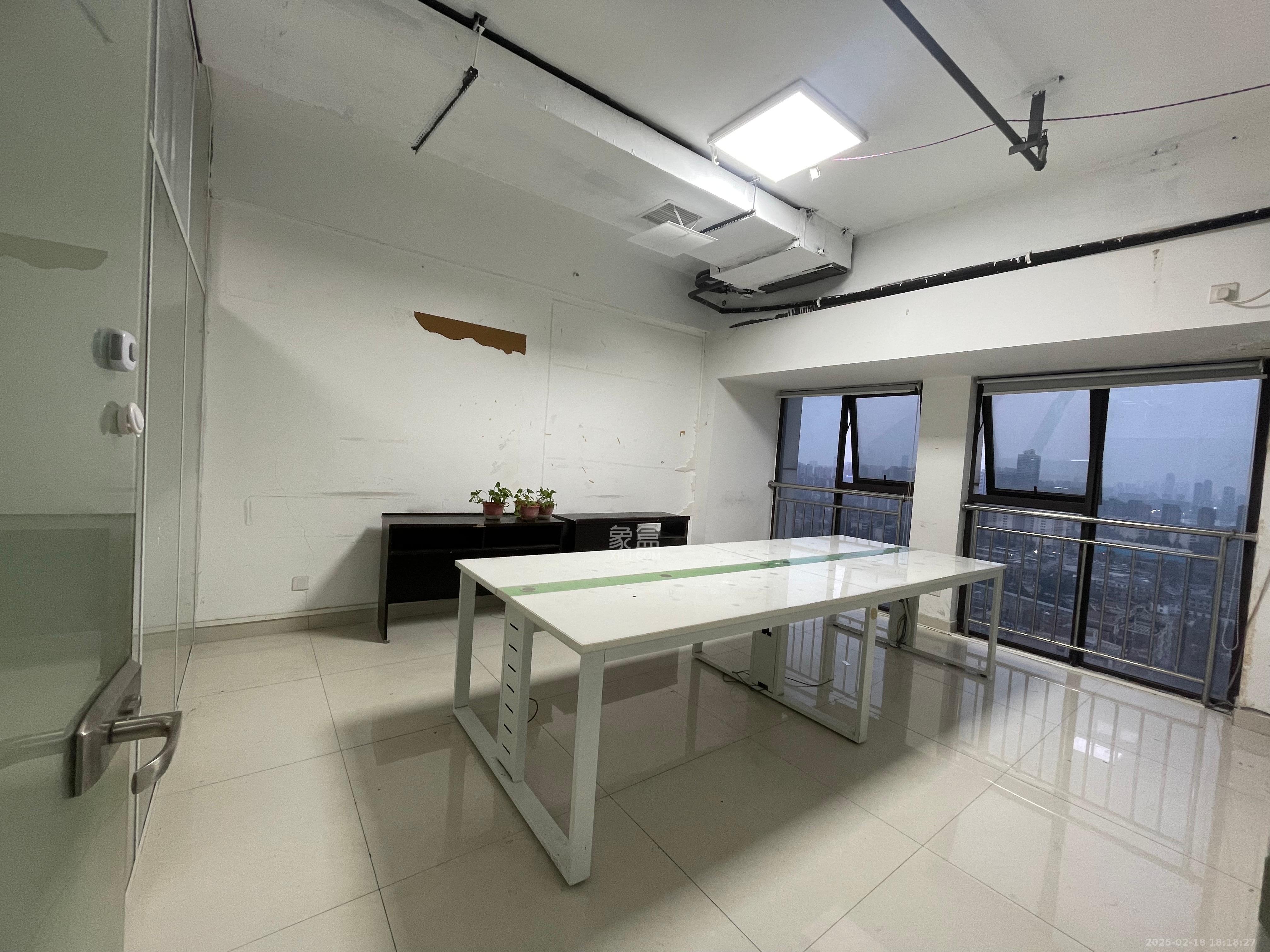 达美D6区   350.0㎡      20000.0元/月室内图