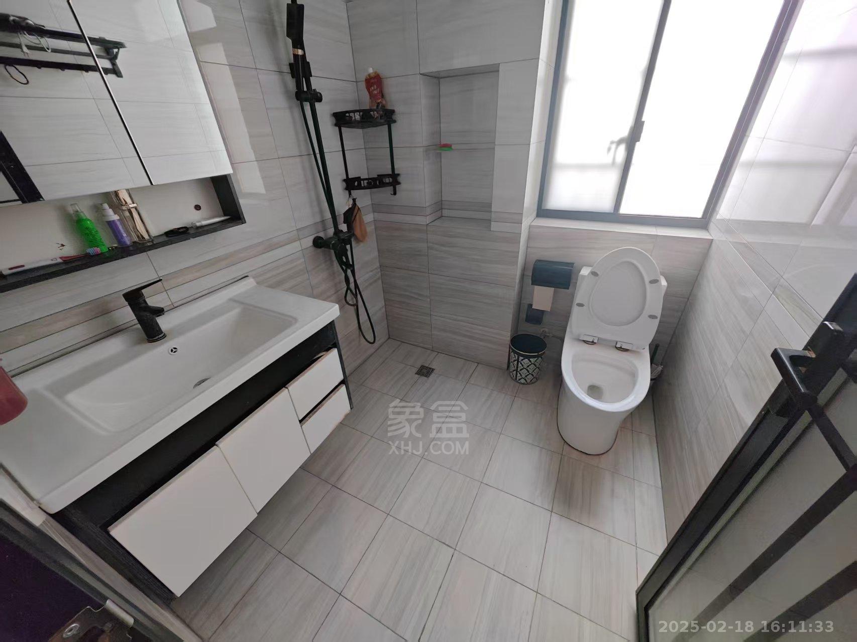 翠谷城 3室2厅2卫 1800.0元/月 翠谷城 3室2厅2卫 1800.0元/月室内图