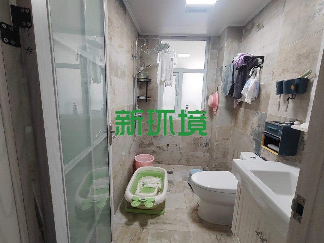 玉恒龙岸小区  3室2厅2卫   102.00万客厅