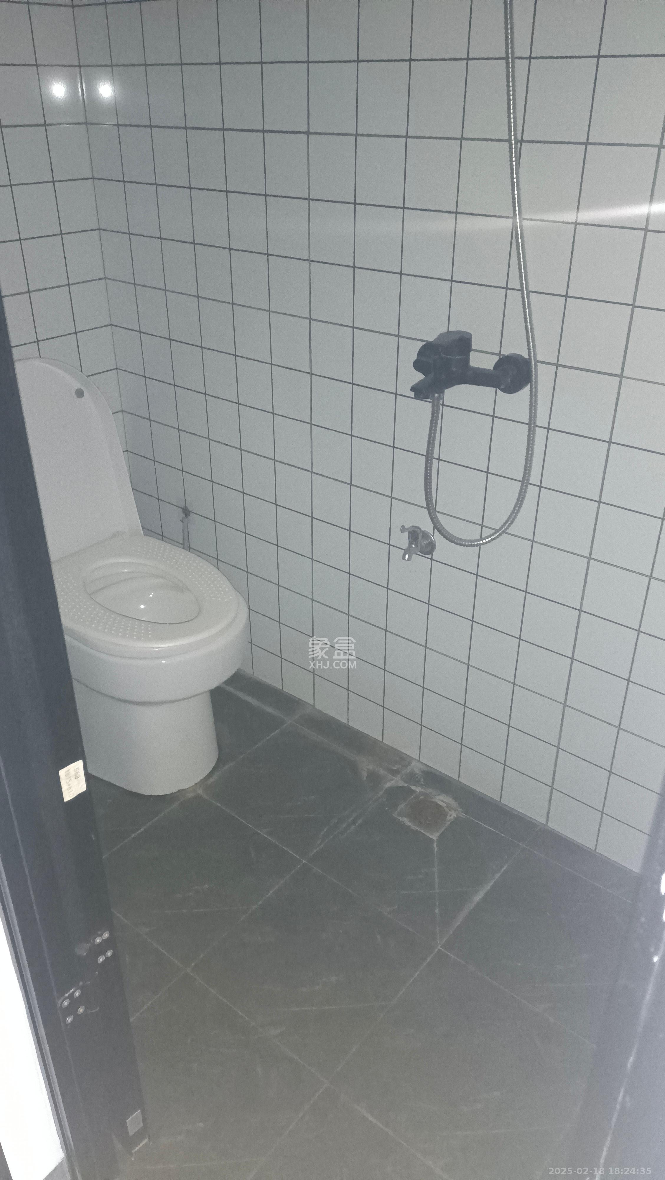 新长海D1站 1室1厅1卫 900.0元/月 新长海D1站 1室1厅1卫 900.0元/月室内图