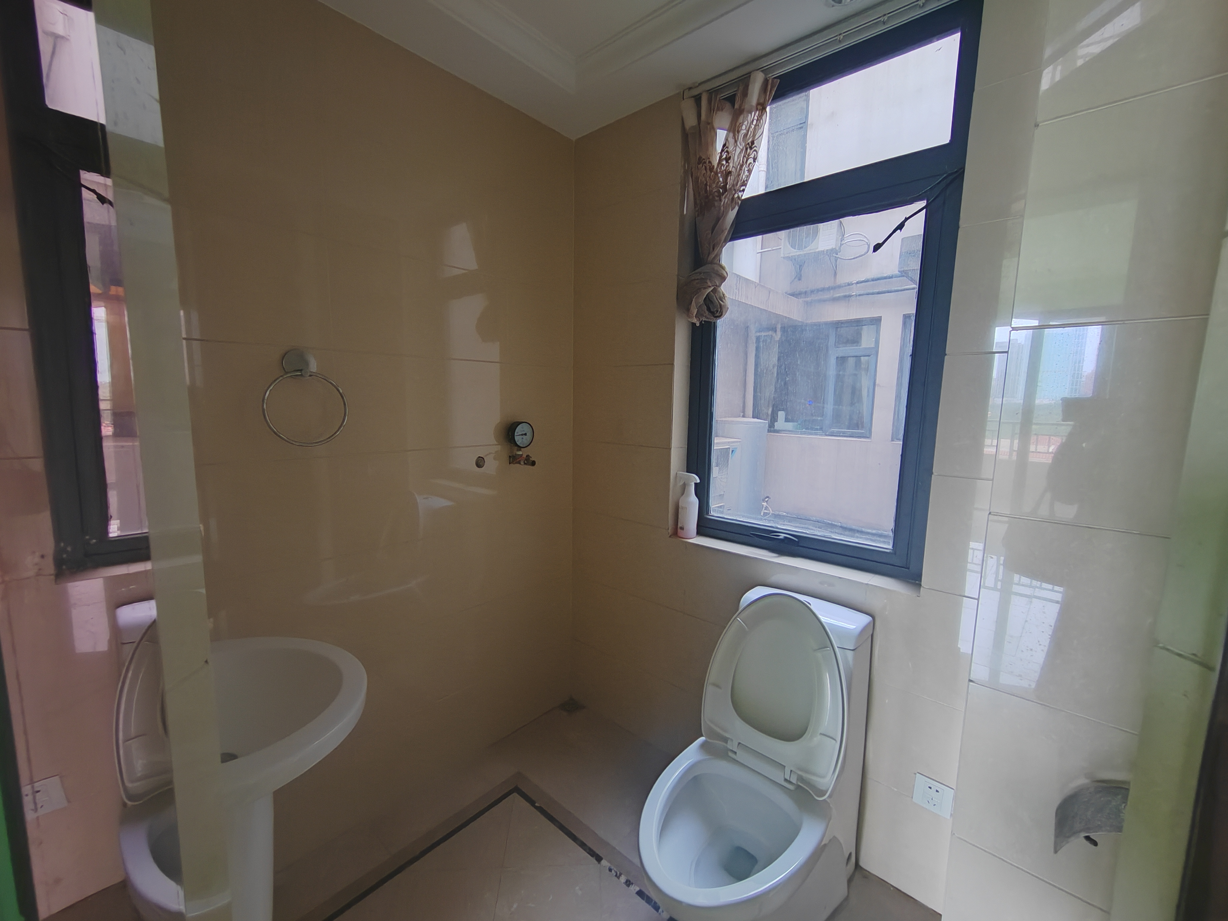 海口湾1号 4室2厅1卫 650.0万 海口湾1号 4室2厅1卫 650.0万客厅