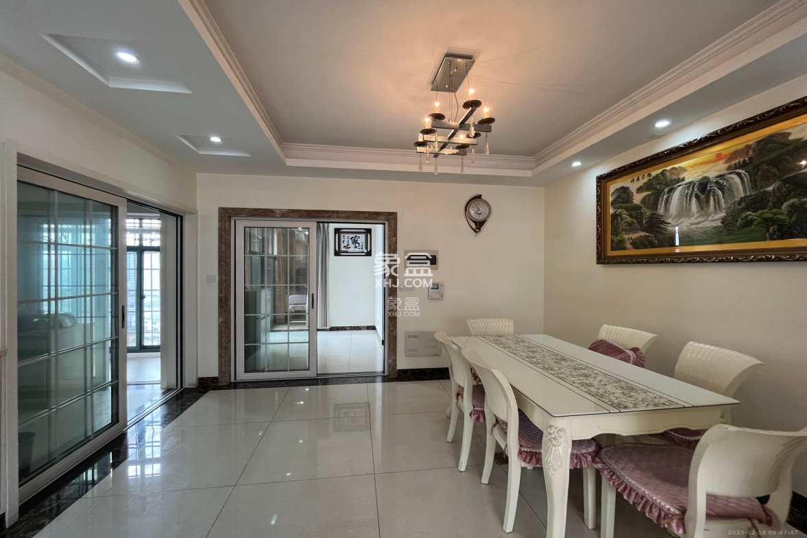 银盘鑫城  3室2厅2卫    2200.0元/月 银盘鑫城  3室2厅2卫    2200.0元/月室内图