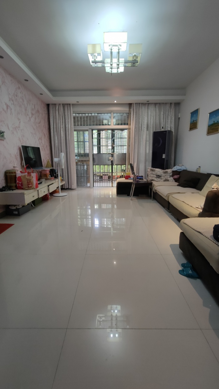 玉和花园三期 3室2厅2卫 136.0万 玉和花园三期 3室2厅2卫 136.0万客厅