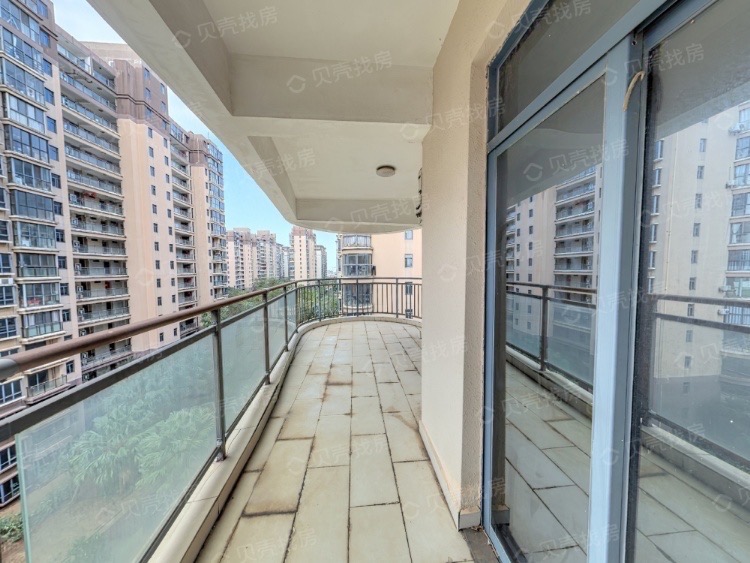 后海温泉小镇 3室2厅1卫 79.0万 后海温泉小镇 3室2厅1卫 79.0万客厅