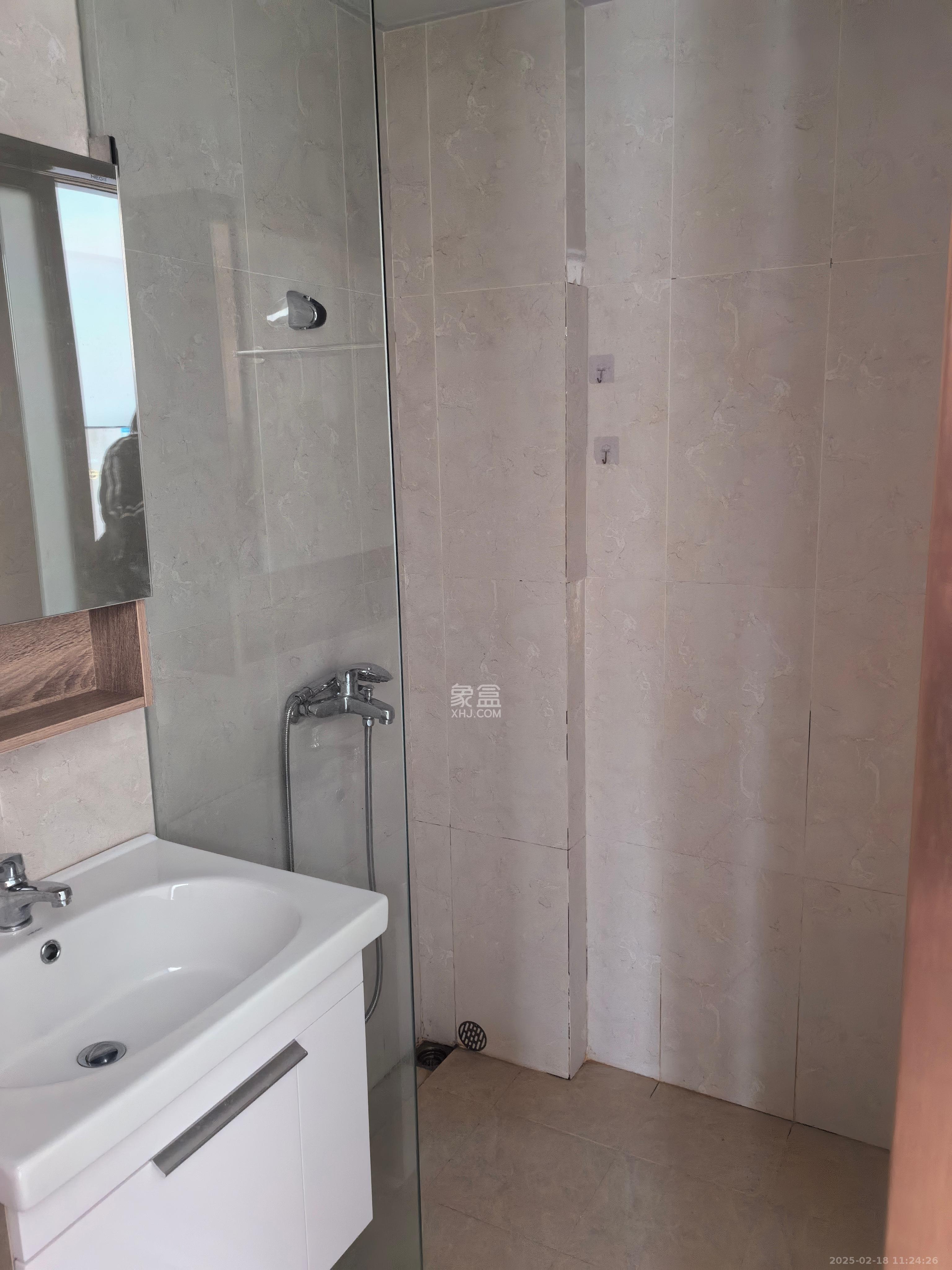 佳兆业云顶都汇 1室1厅1卫 1300.0元/月 佳兆业云顶都汇 1室1厅1卫 1300.0元/月室内图