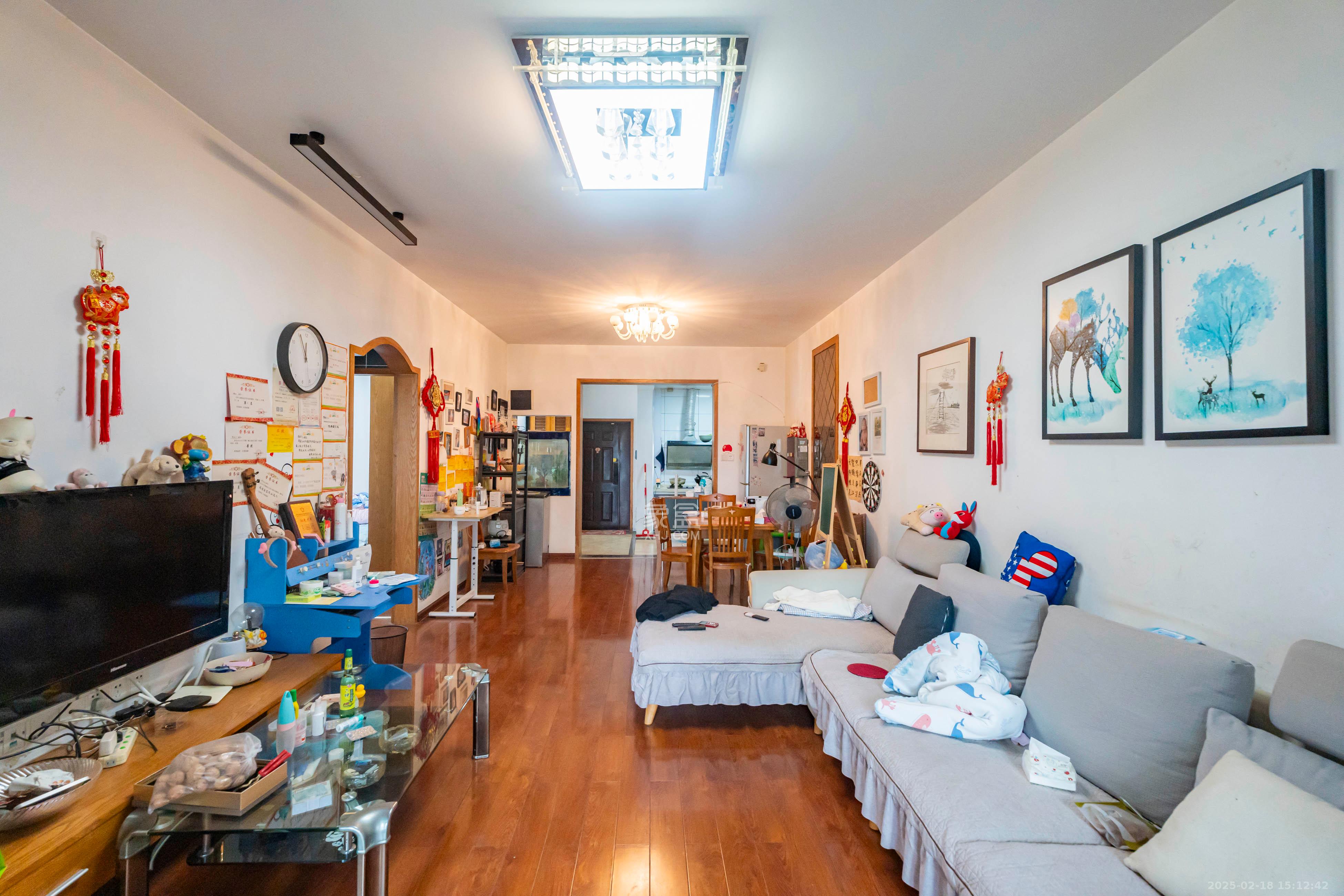 藏珑湖上国际花园 1室2厅1卫 2800.0元/月 藏珑湖上国际花园 1室2厅1卫 2800.0元/月室内图