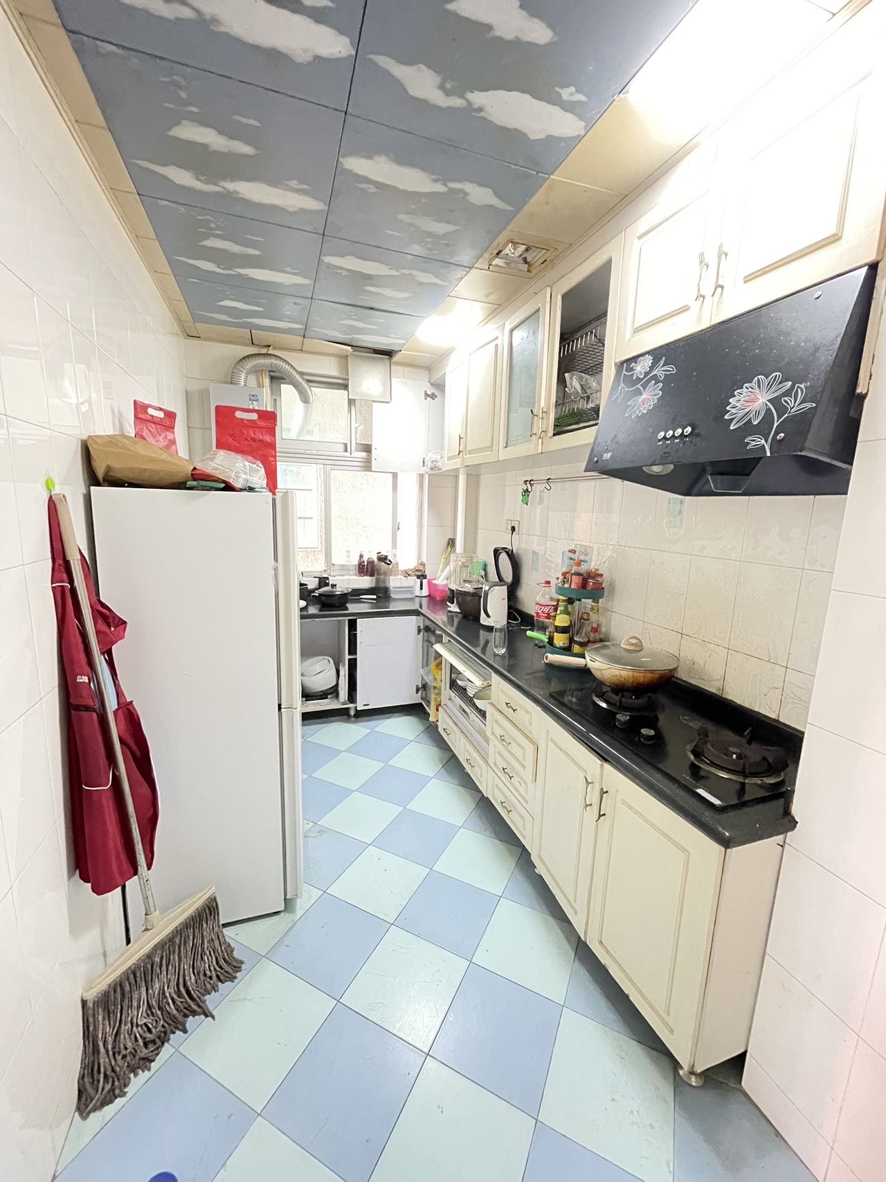 名门广场南区(一期) 3室2厅1卫 170.0万 名门广场南区(一期) 3室2厅1卫 170.0万客厅